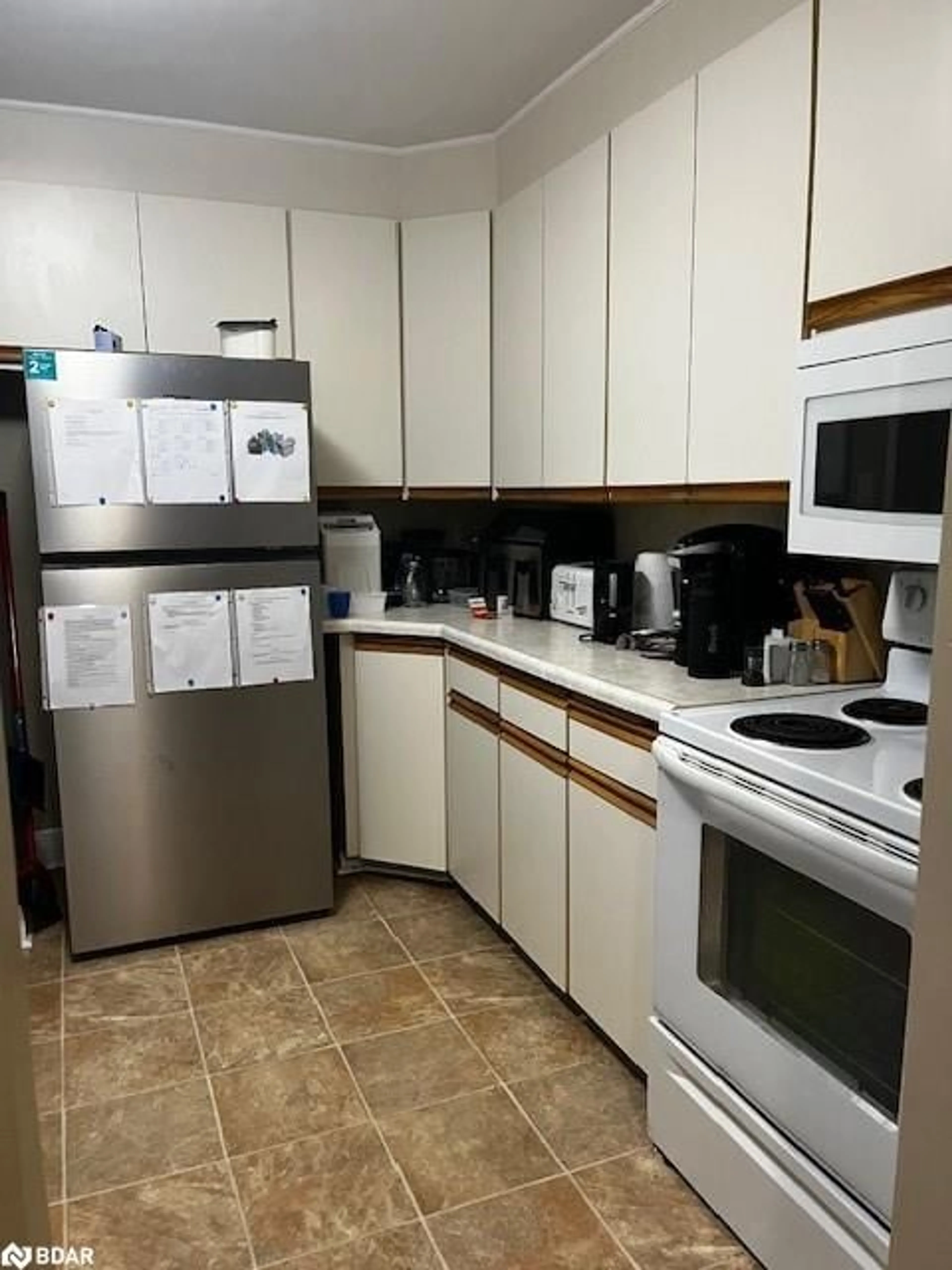 Standard kitchen, unknown for 121 Jacobson Ave, St. Catharines Ontario L2T 3A6