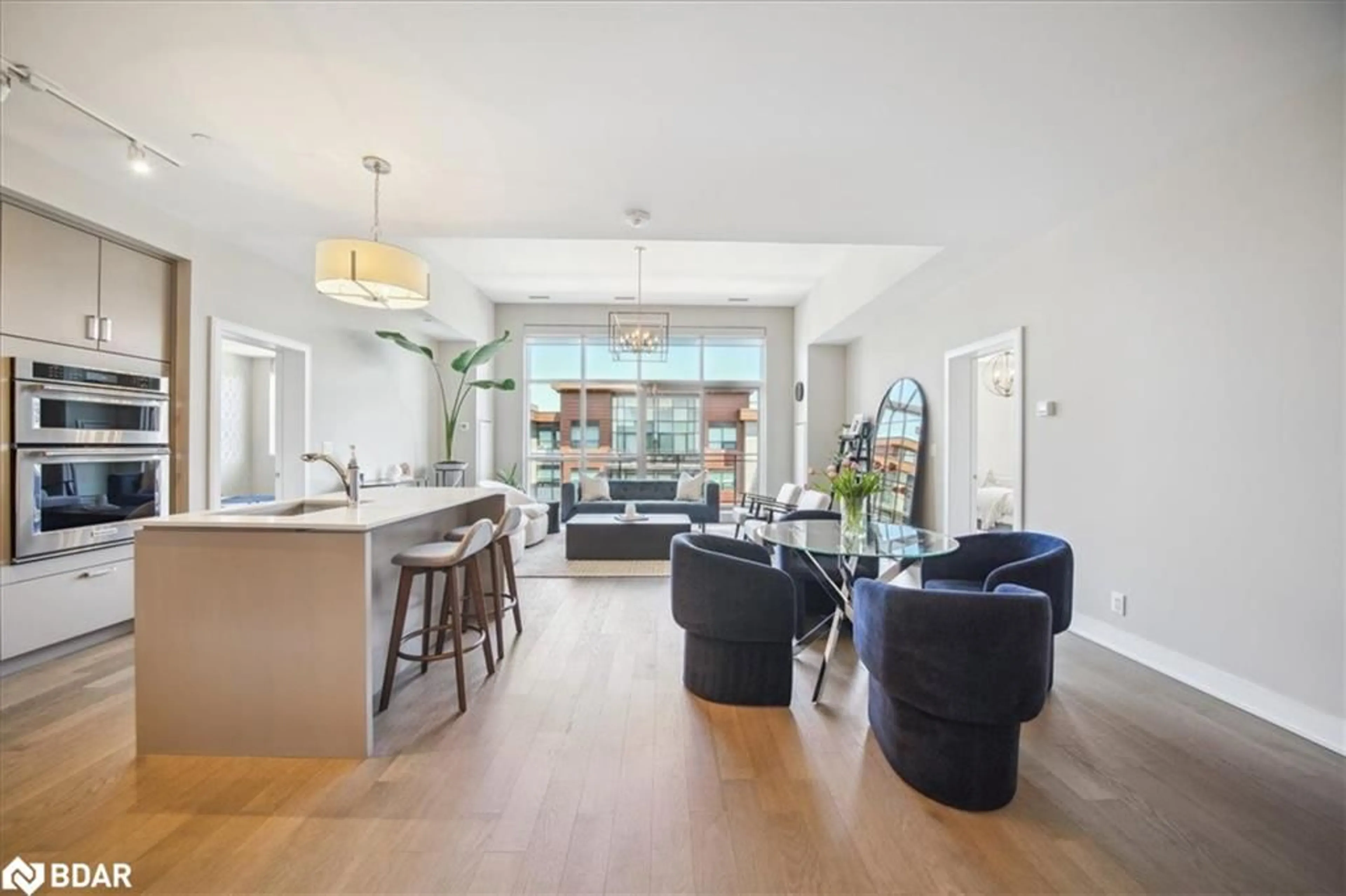 Open concept kitchen, unknown for 1575 Lakeshore Road West Rd #466, Mississauga Ontario L5J 0B1