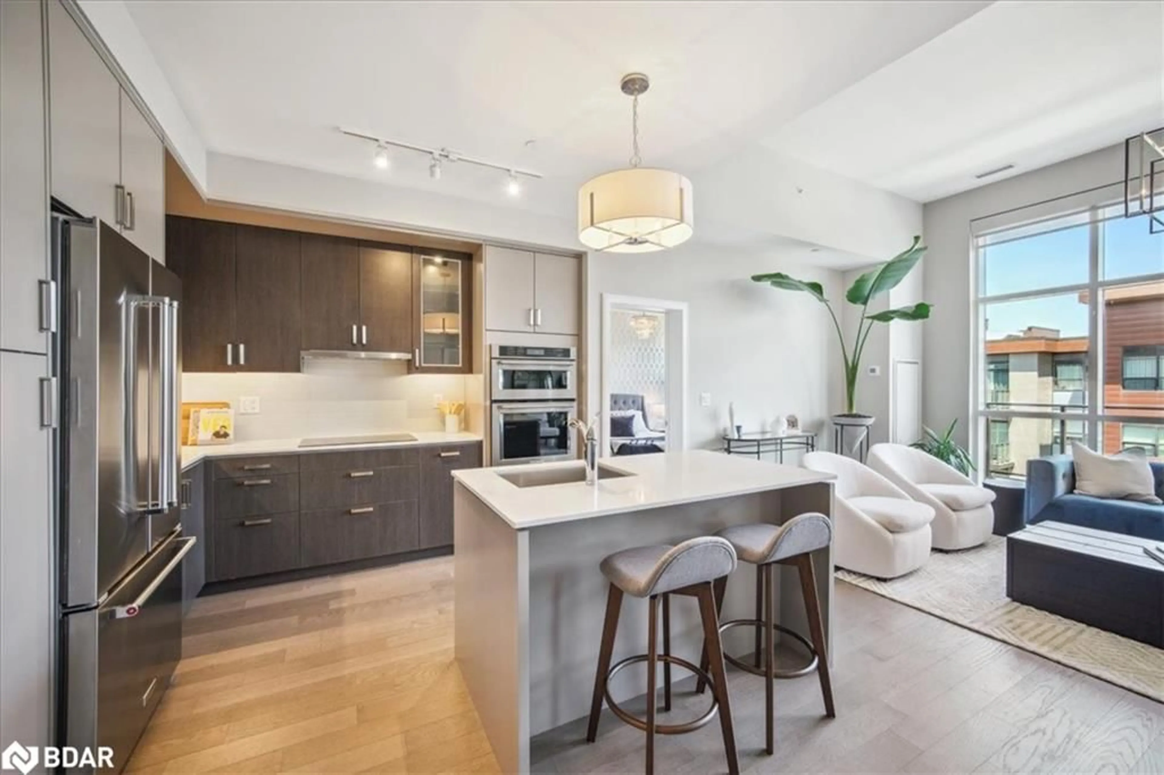 Open concept kitchen, unknown for 1575 Lakeshore Road West Rd #466, Mississauga Ontario L5J 0B1