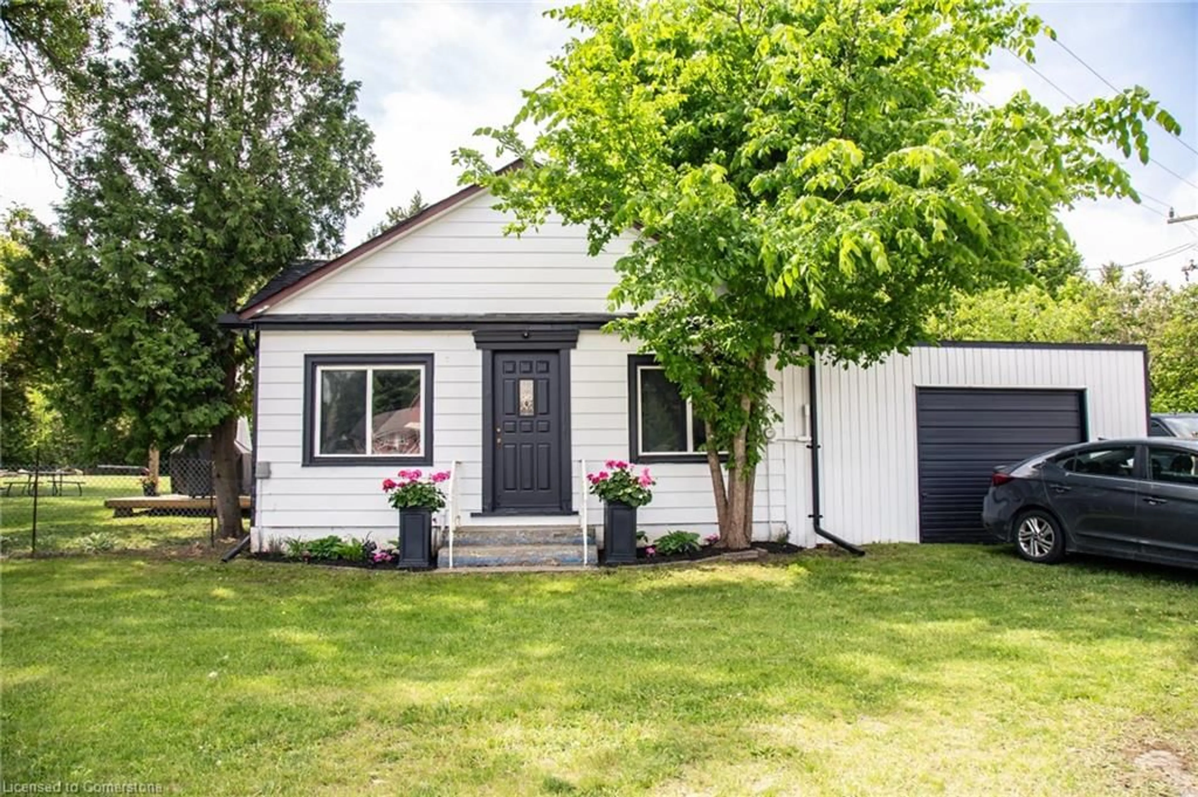 Home with vinyl exterior material, street for 948 Mcdowell Rd, Simcoe Ontario N3Y 4J9