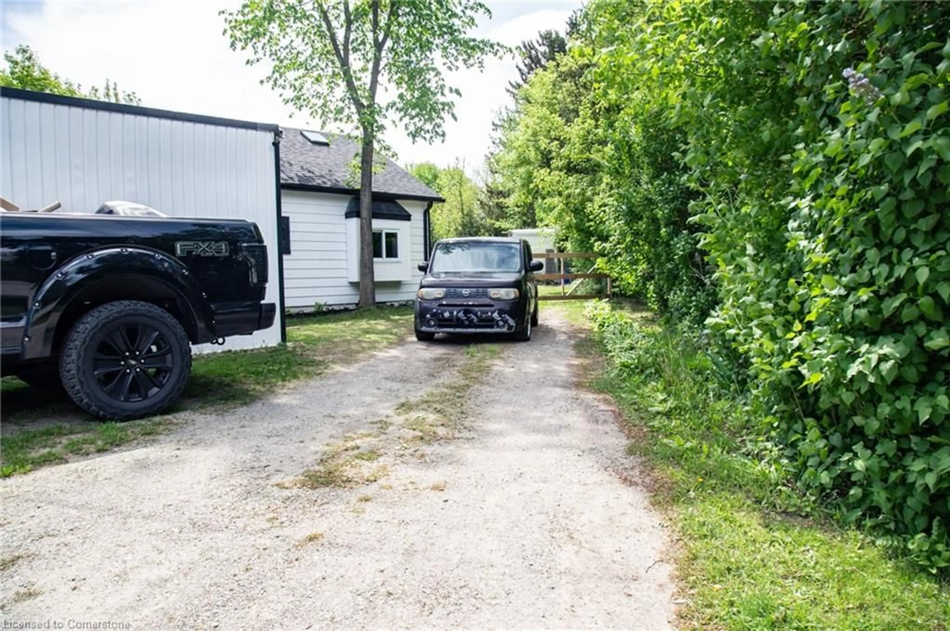 A pic from outside/outdoor area/front of a property/back of a property/a pic from drone, street for 948 Mcdowell Rd, Simcoe Ontario N3Y 4J9