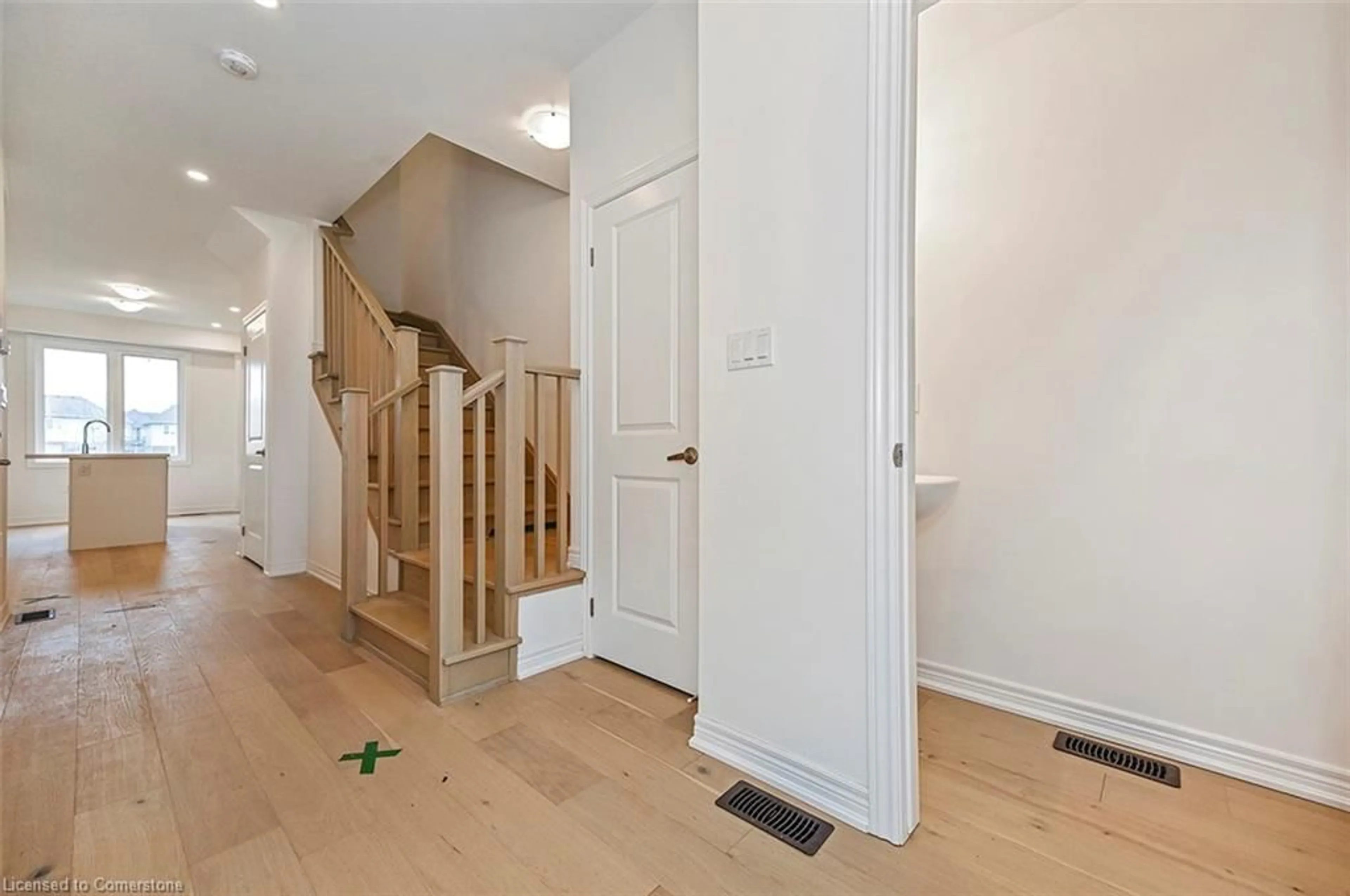 Indoor entryway for 46 Linden Park Lane, Hamilton Ontario L9A 1Y1