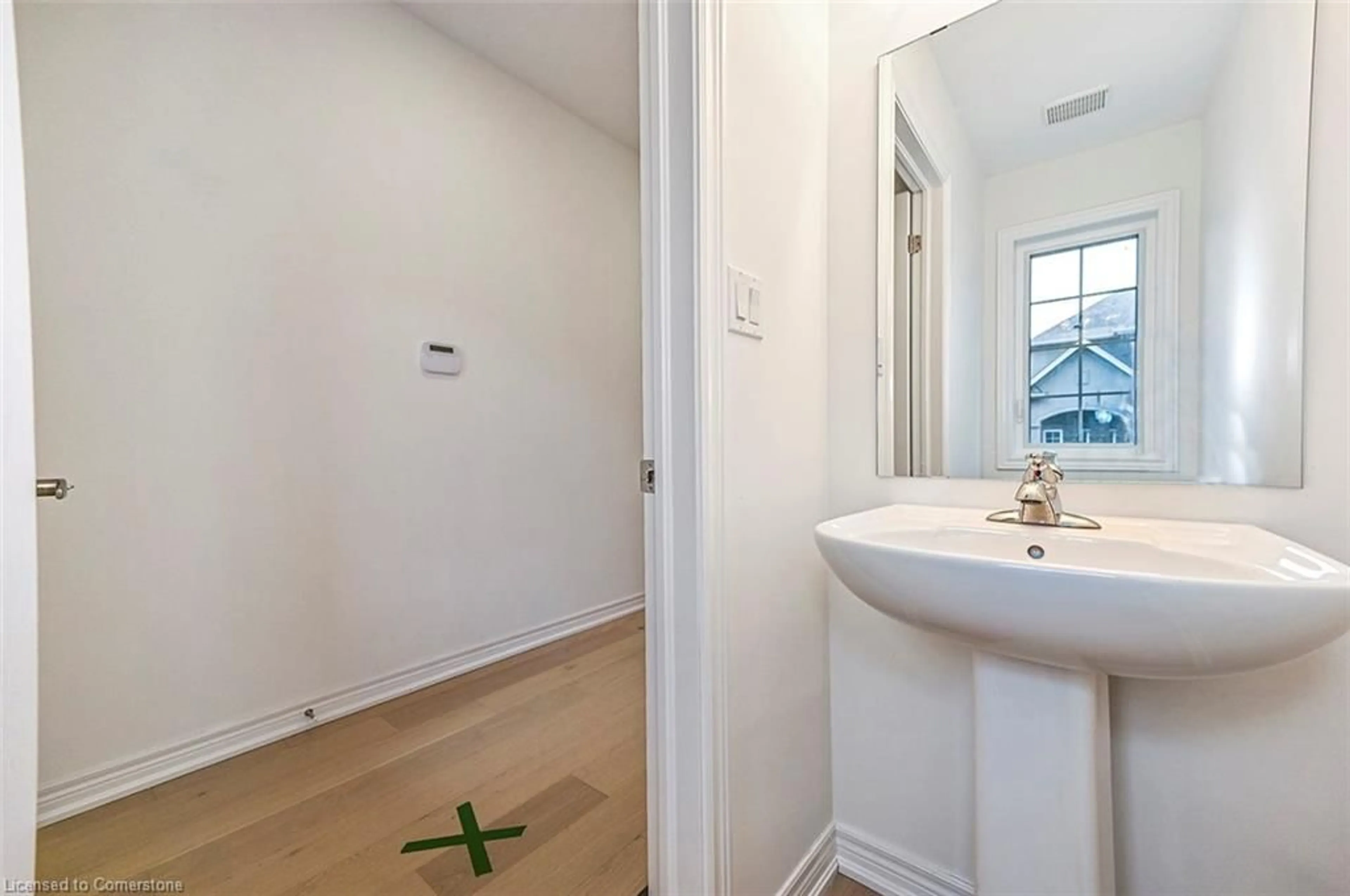 Standard bathroom, floor is not visible for 46 Linden Park Lane, Hamilton Ontario L9A 1Y1