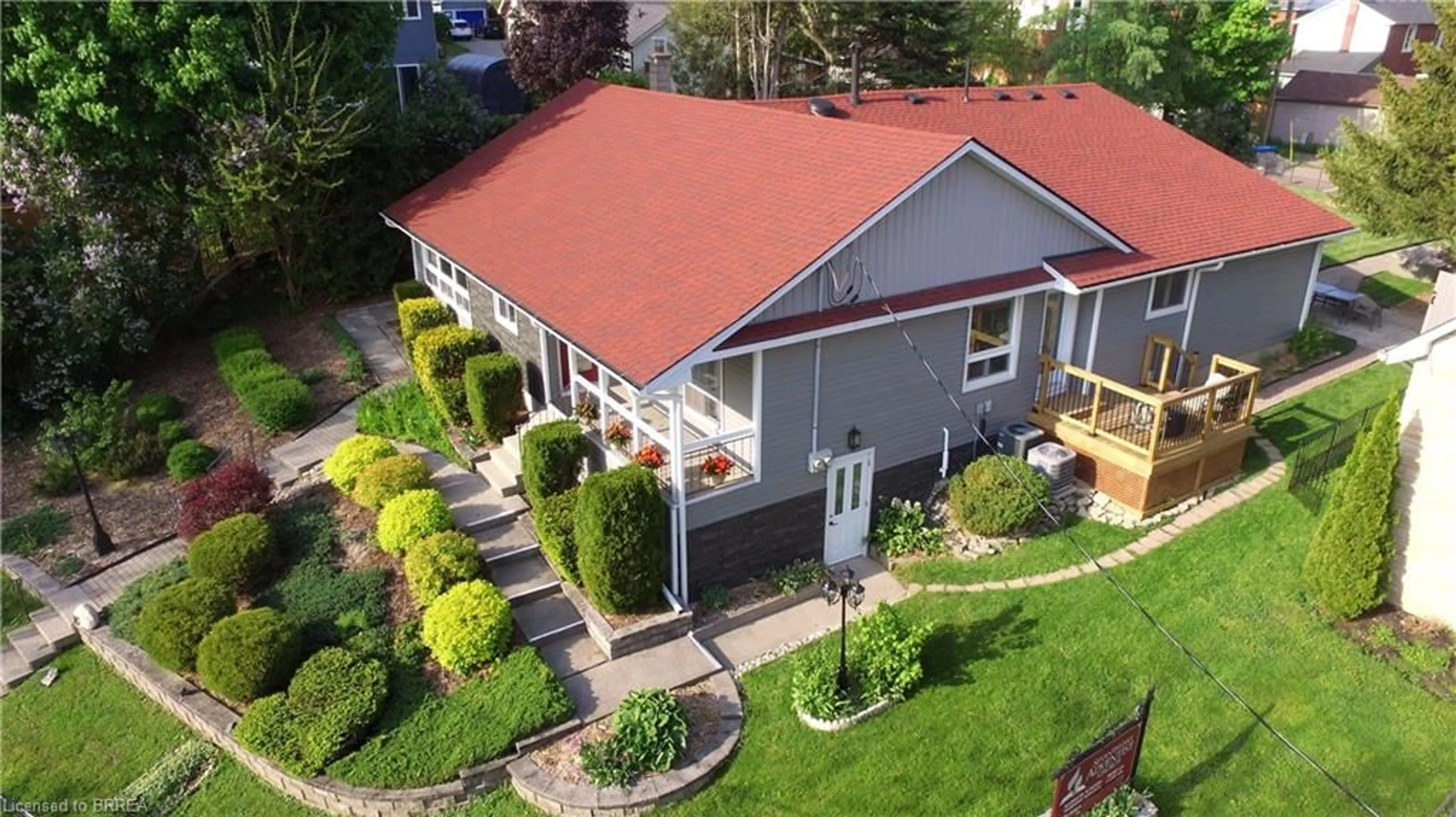 A pic from outside/outdoor area/front of a property/back of a property/a pic from drone, unknown for 65 Broadway St, Paris Ontario N3L 2S7