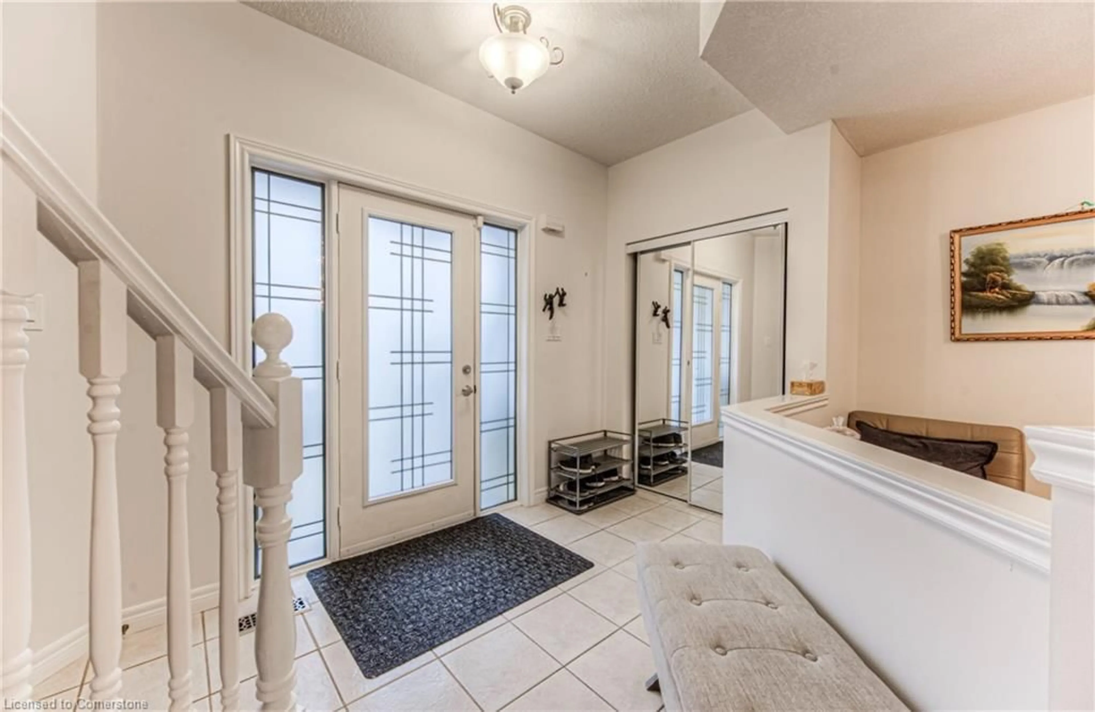 Indoor entryway for 212 Doon South Dr, Kitchener Ontario N2P 2L8