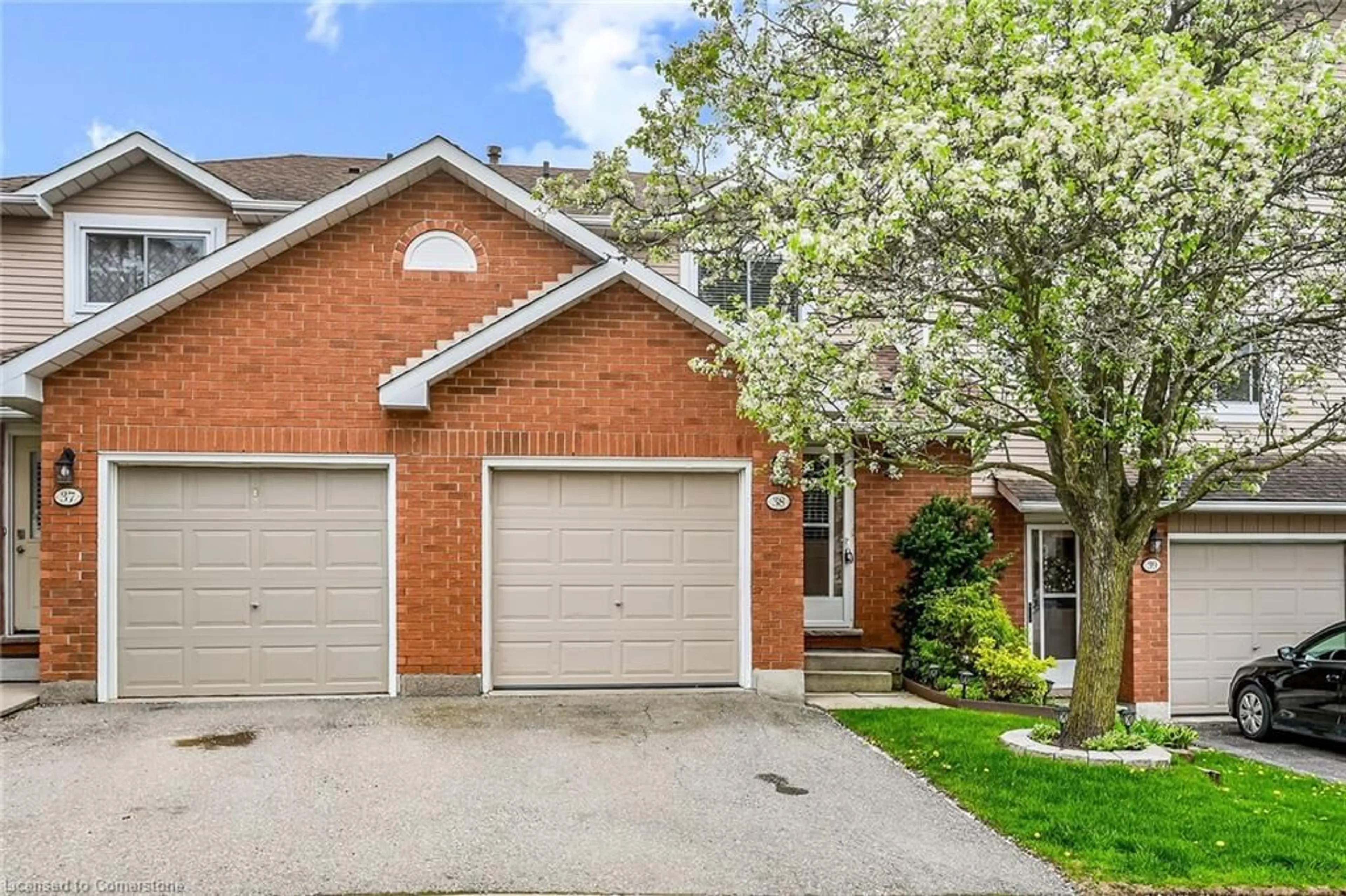 Home with brick exterior material, street for 386 Highland Rd #38, Stoney Creek Ontario L8J 3P9