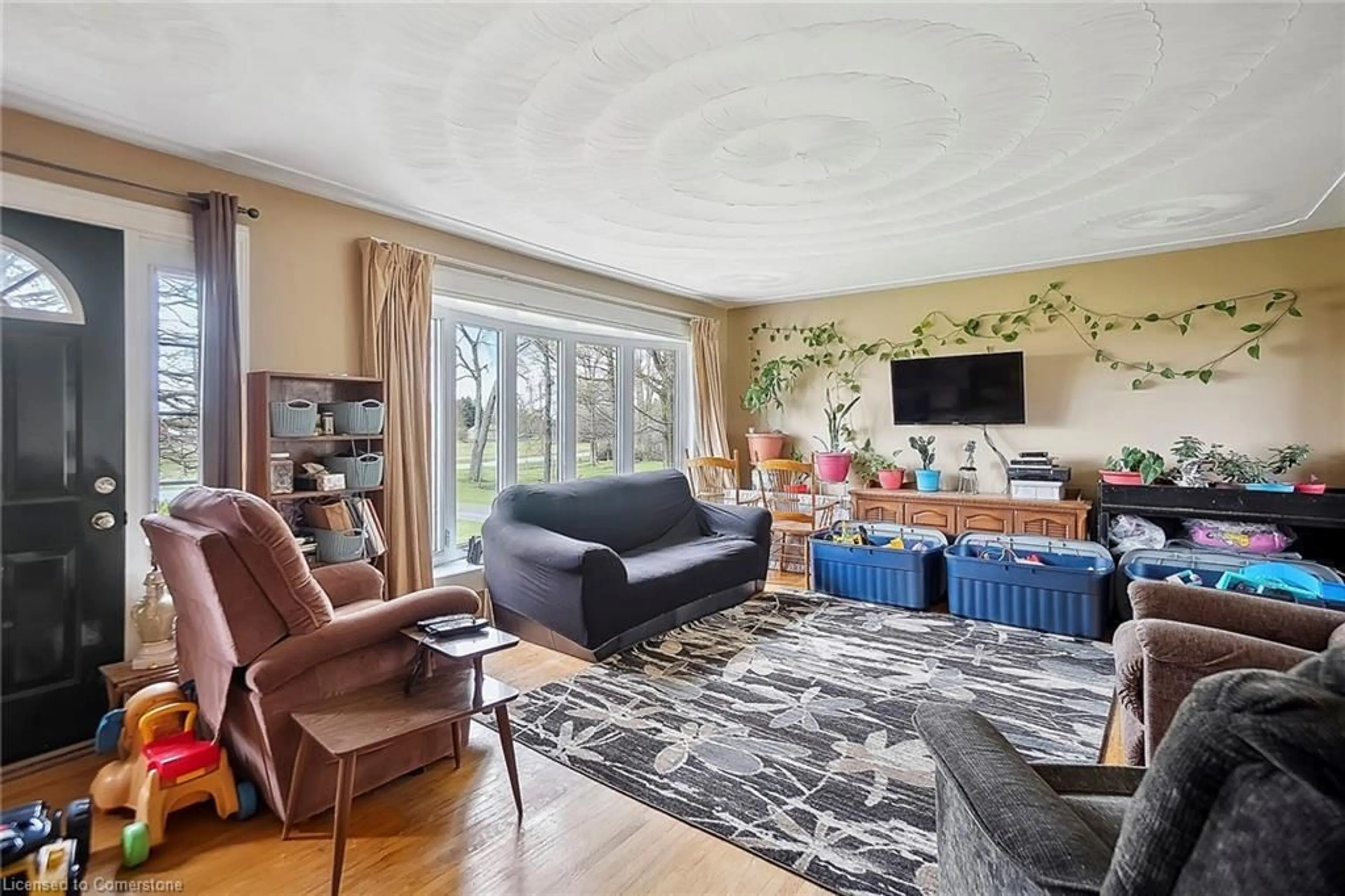 Living room with furniture, unknown for 283 Inman Rd, Dunnville Ontario N1A 2W5