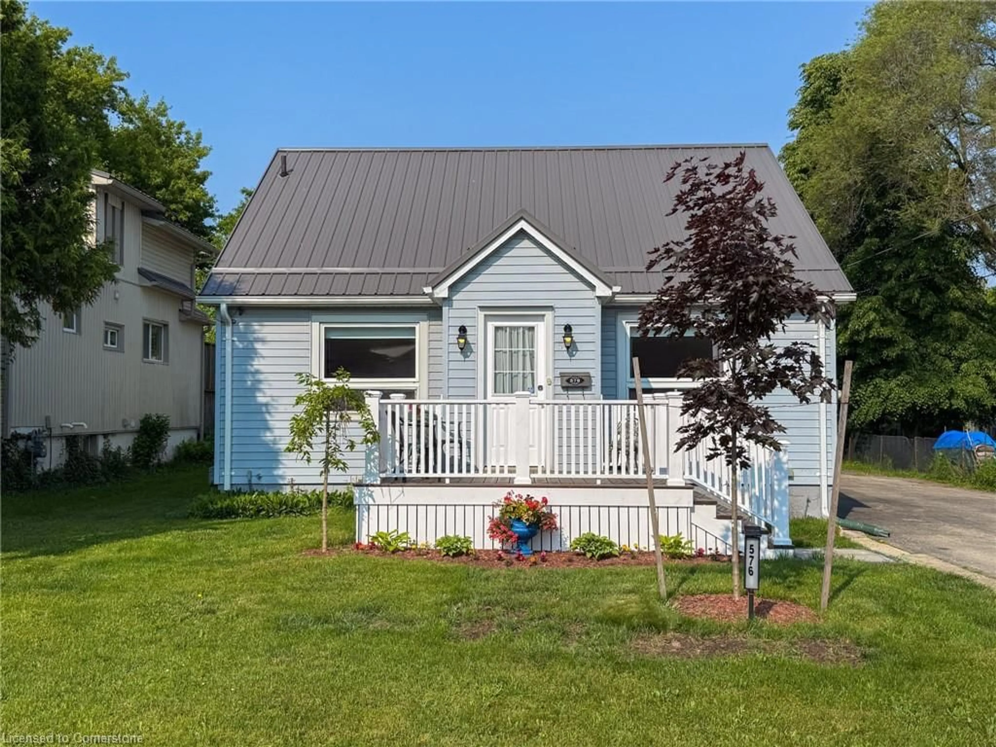 Home with vinyl exterior material, street for 576 Orchard Ave, Delhi Ontario N4B 2H5