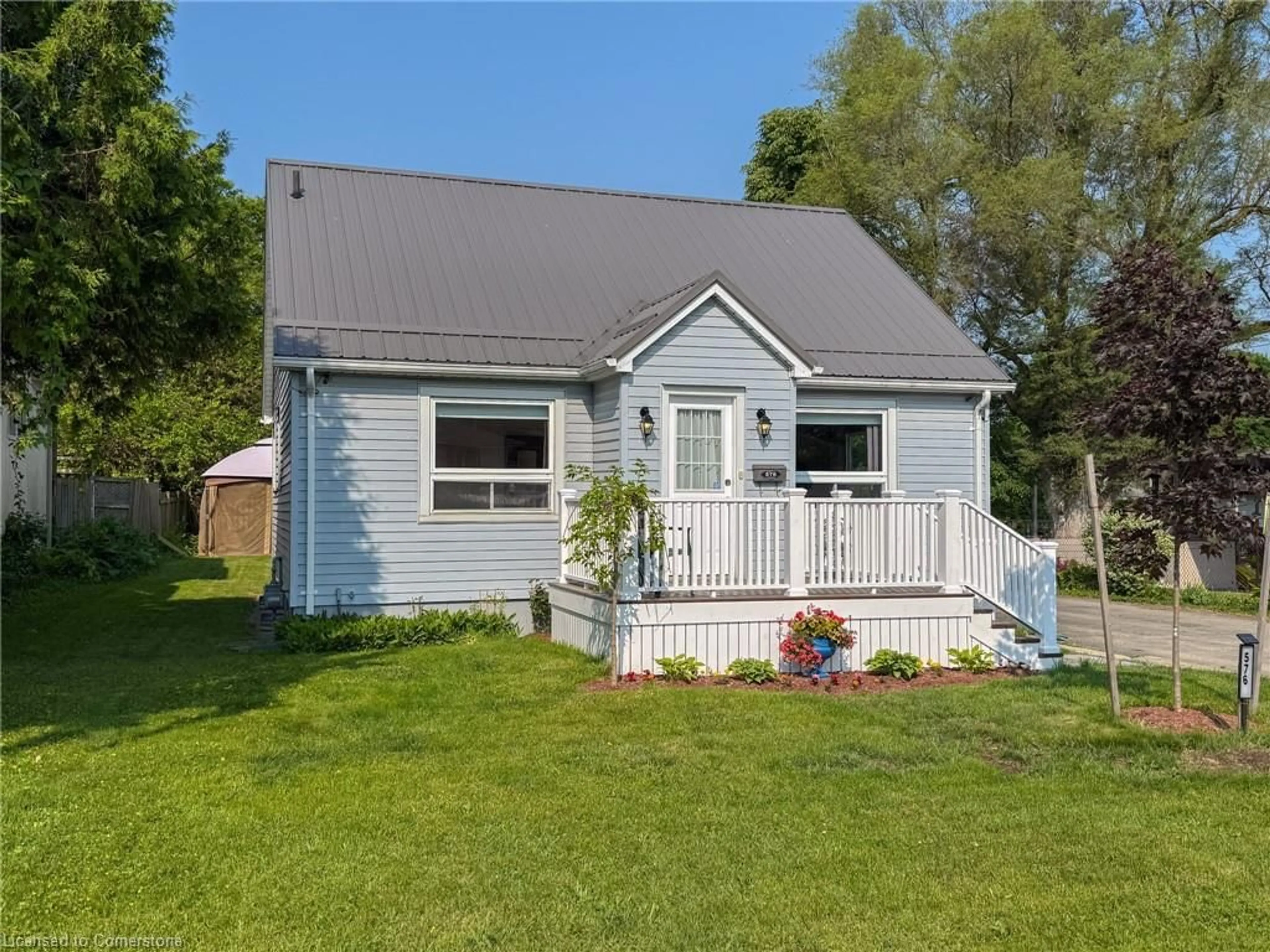 Home with vinyl exterior material, street for 576 Orchard Ave, Delhi Ontario N4B 2H5