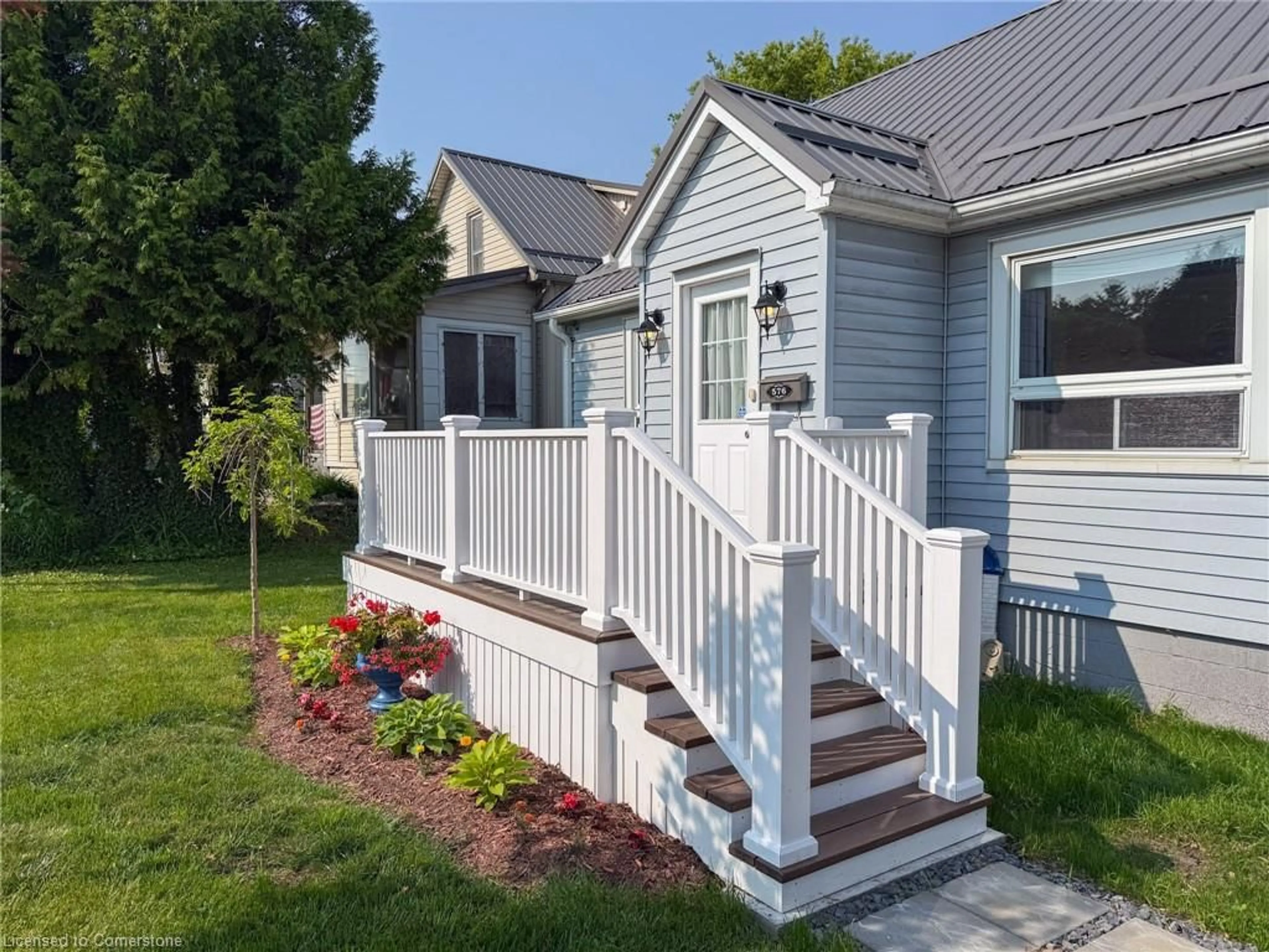 Home with vinyl exterior material, street for 576 Orchard Ave, Delhi Ontario N4B 2H5