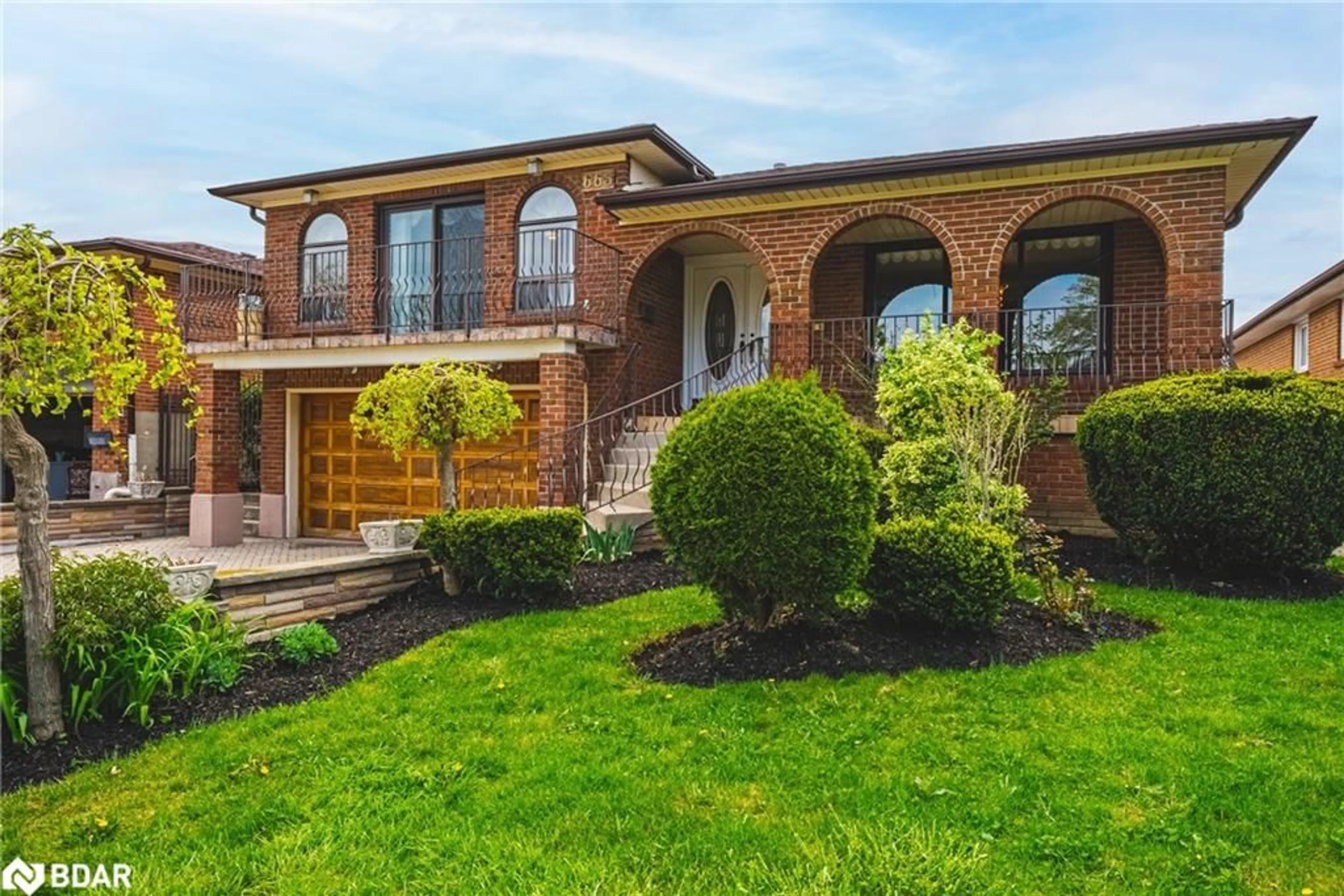 Home with brick exterior material, street for 665 Woodbridge Ave, Woodbridge Ontario L4L 2T9