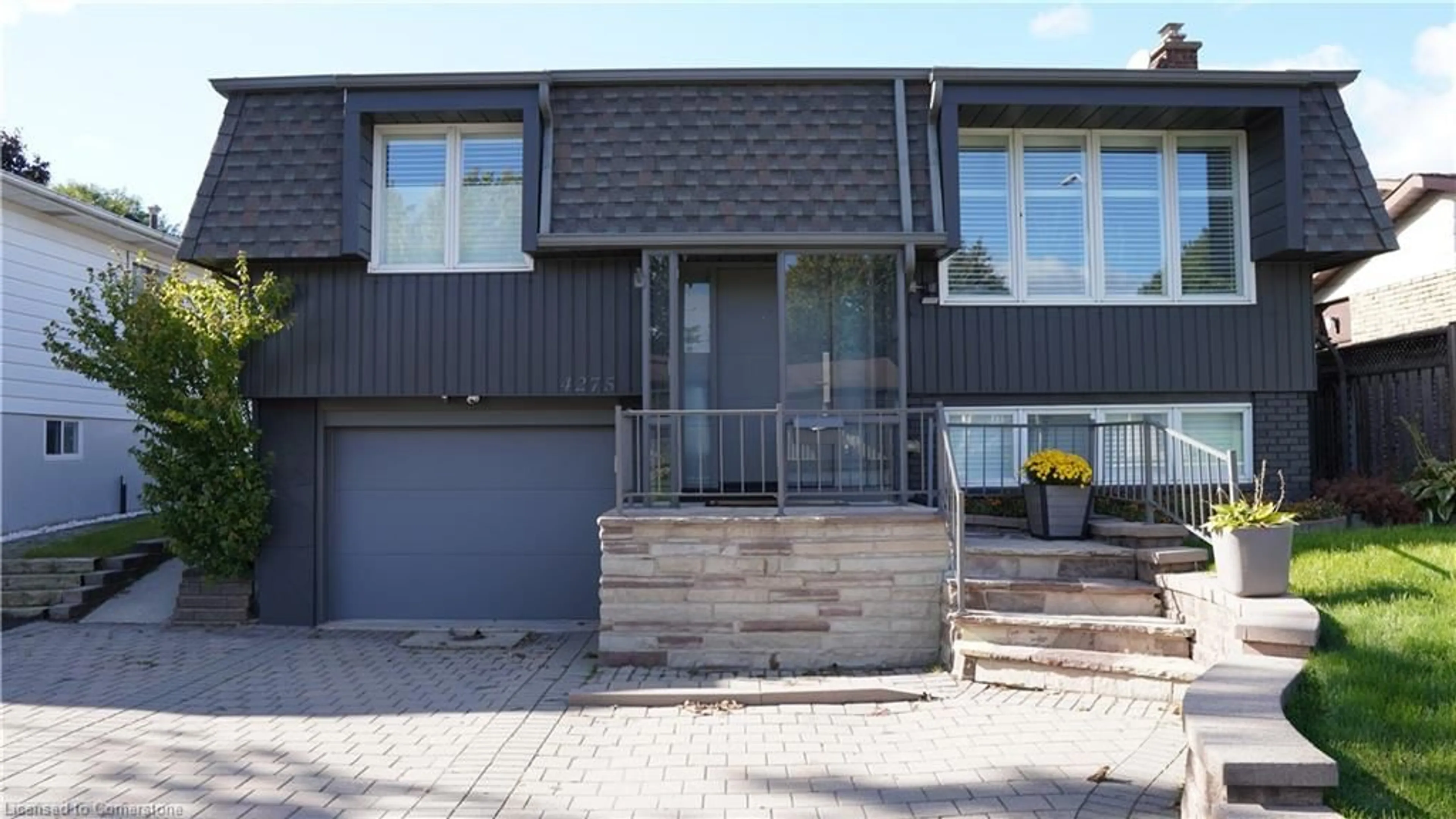Home with vinyl exterior material, street for 4275 Longmoor Dr, Burlington Ontario L7L 5A4