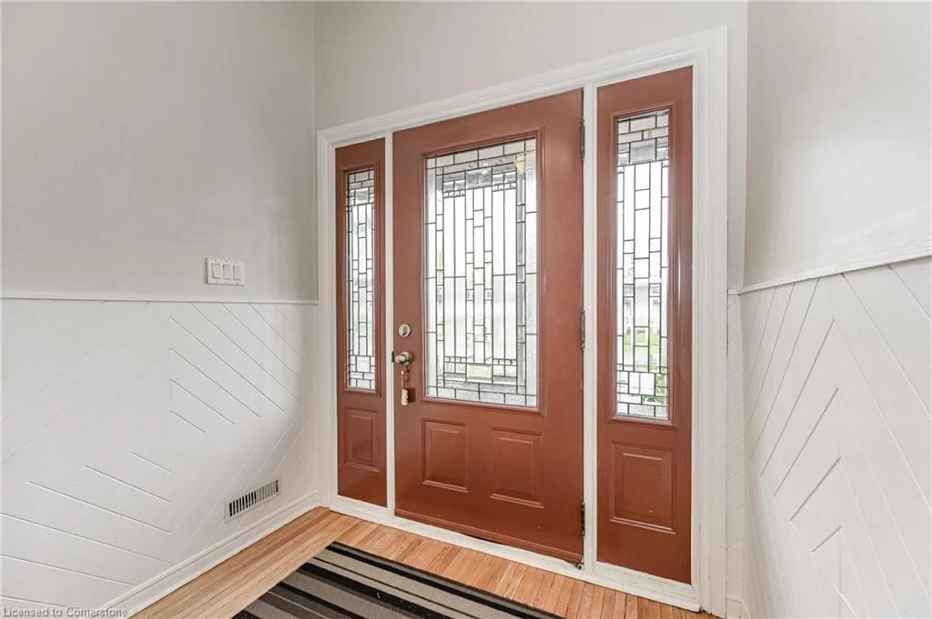 Indoor entryway for 4275 Longmoor Dr, Burlington Ontario L7L 5A4