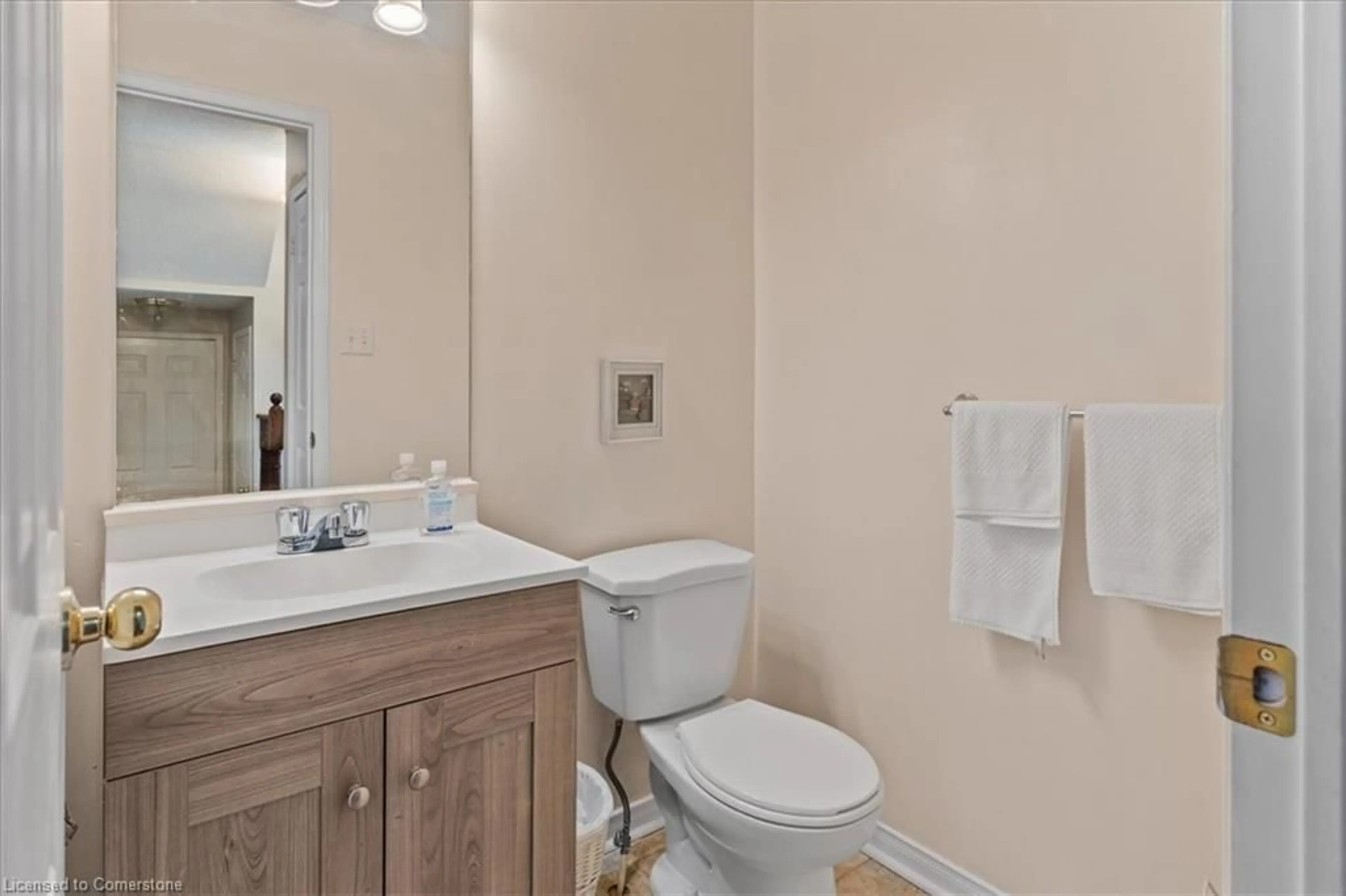 Standard bathroom, ceramic/tile floor for 51 Hollinrake Ave, Brantford Ontario N3T 0B6