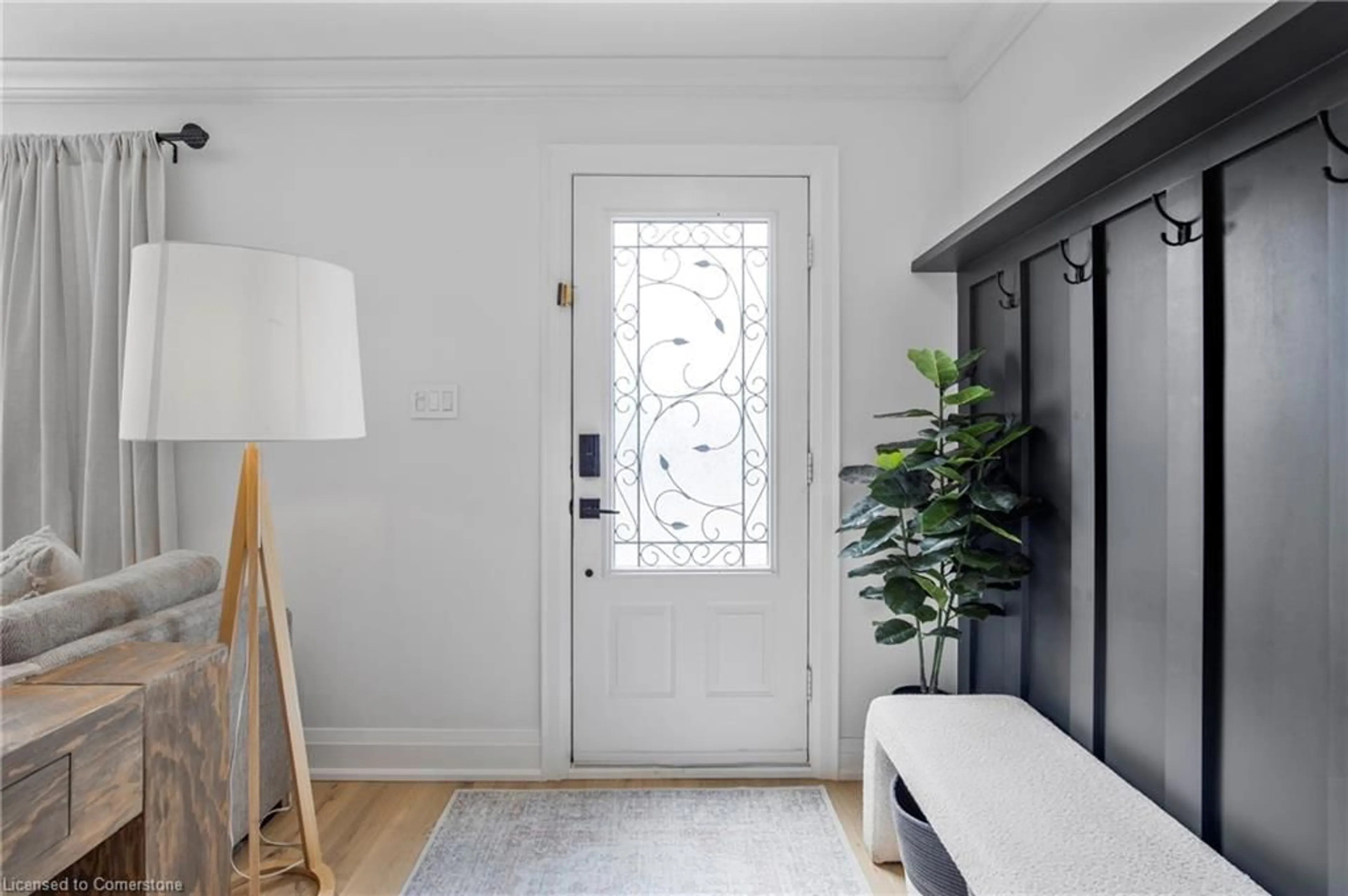 Indoor entryway for 3169 Heathfield Dr, Burlington Ontario L7M 1E1