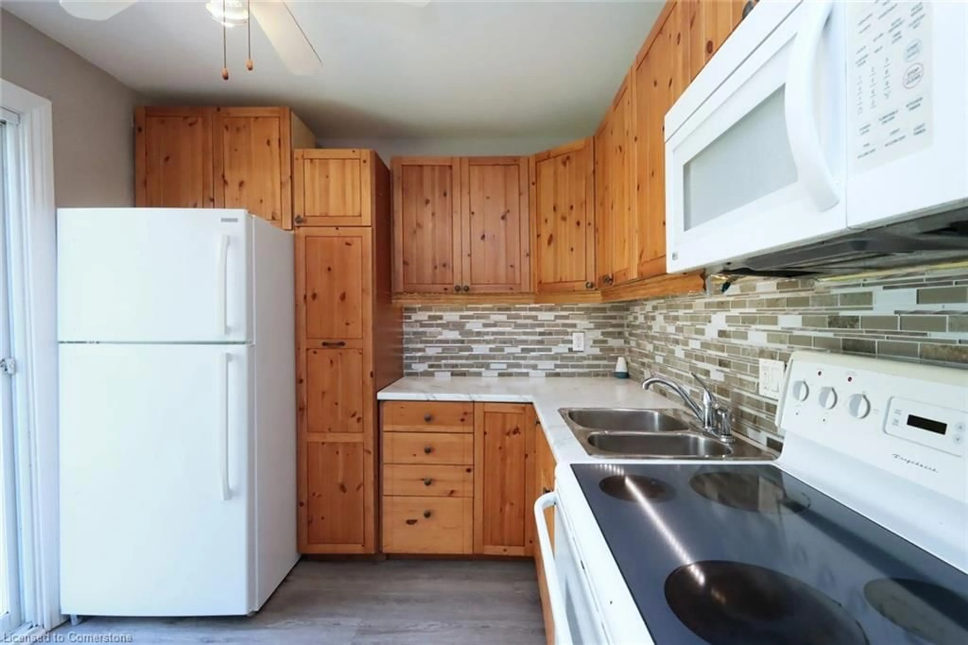 Standard kitchen, unknown for 240 East 22nd St, Hamilton Ontario L8V 2V7