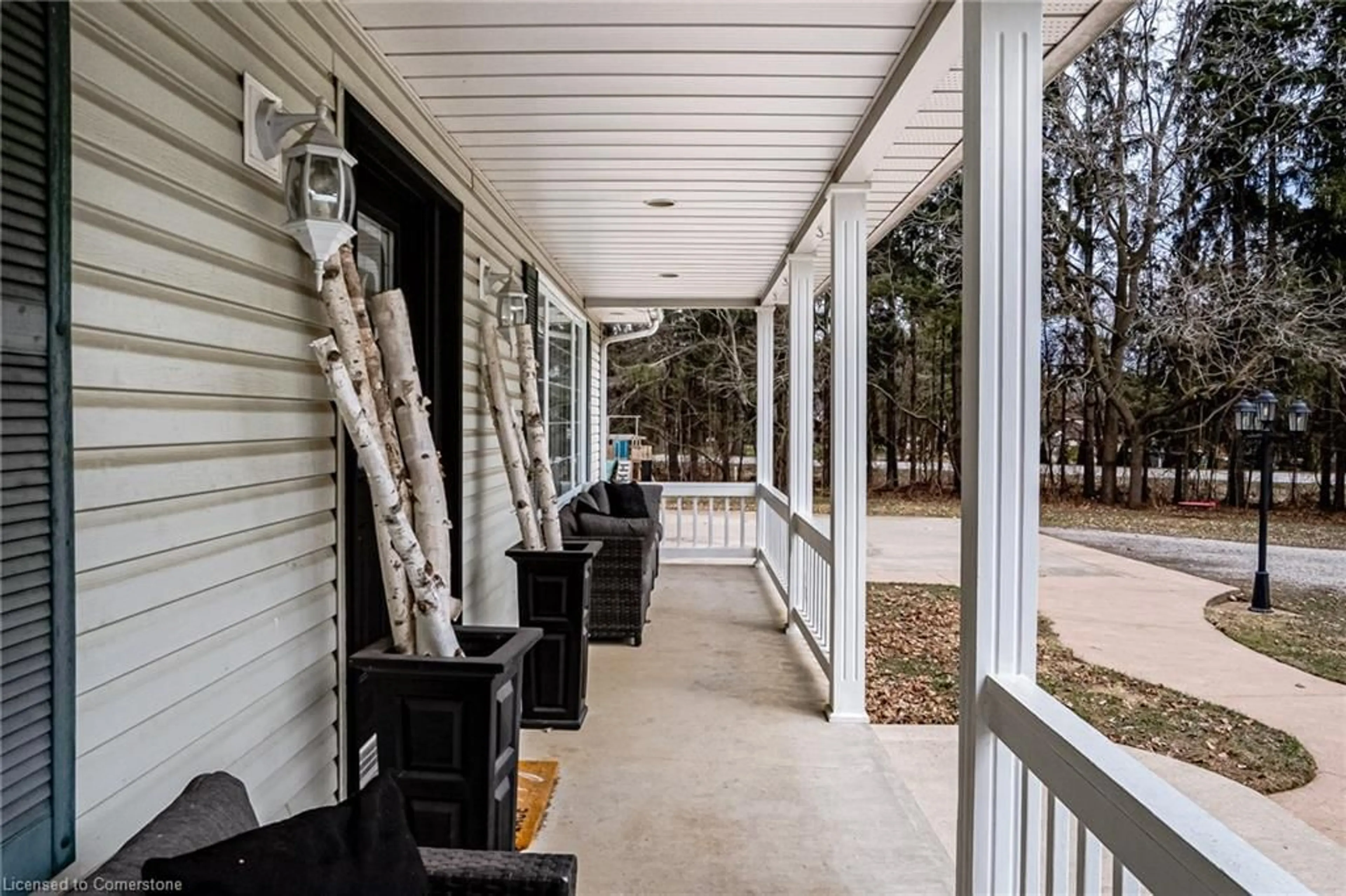 Patio, street for 2073 Old Highway 24, Wilsonville Ontario N0E 1Z0