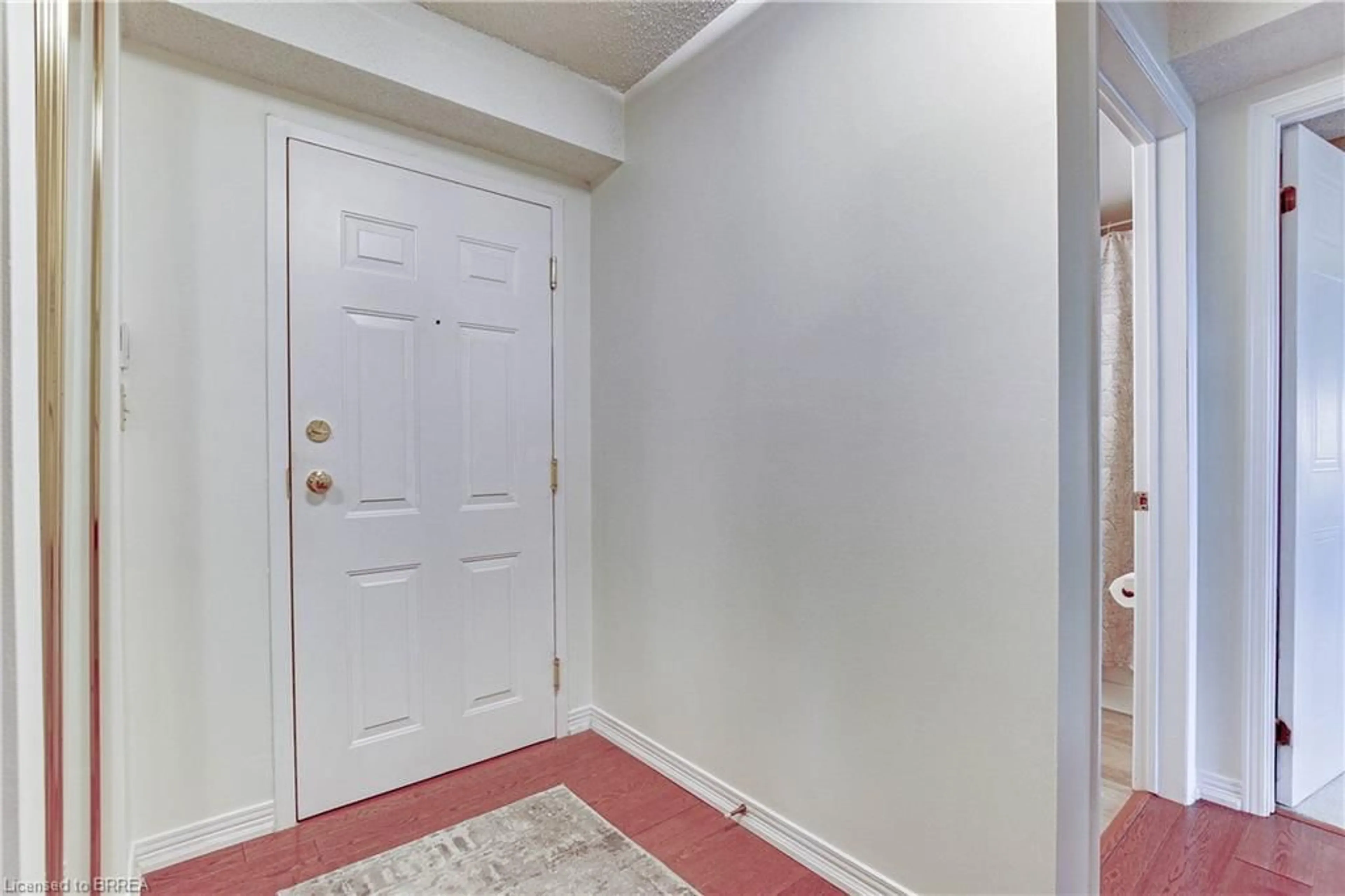 Indoor entryway for 88 Tollgate Rd #205, Brantford Ontario N3R 7R5