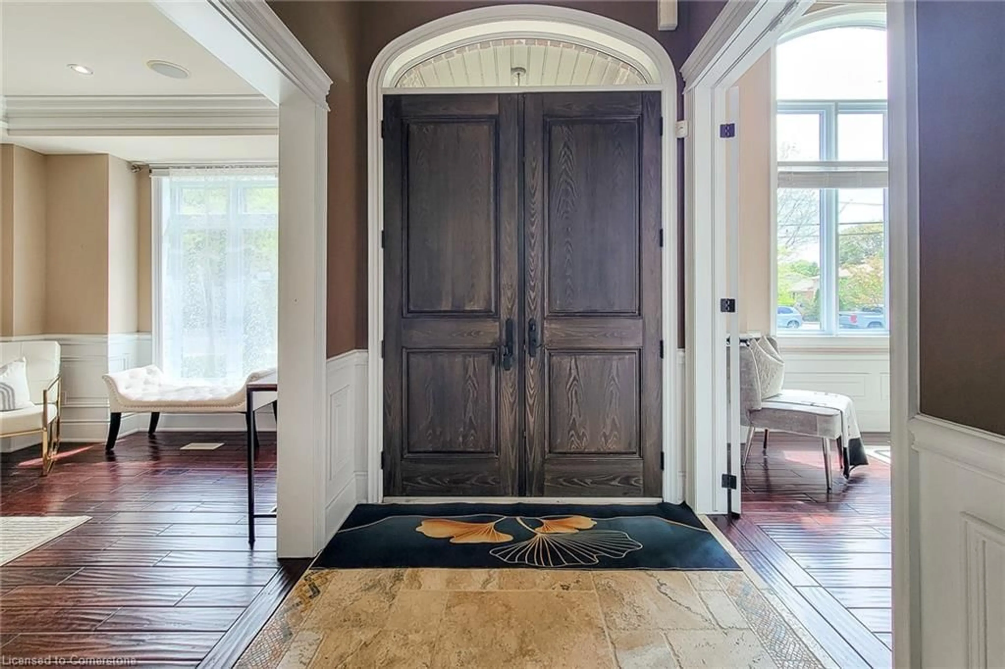 Indoor entryway for 668 Garth St, Hamilton Ontario L9C 4K2