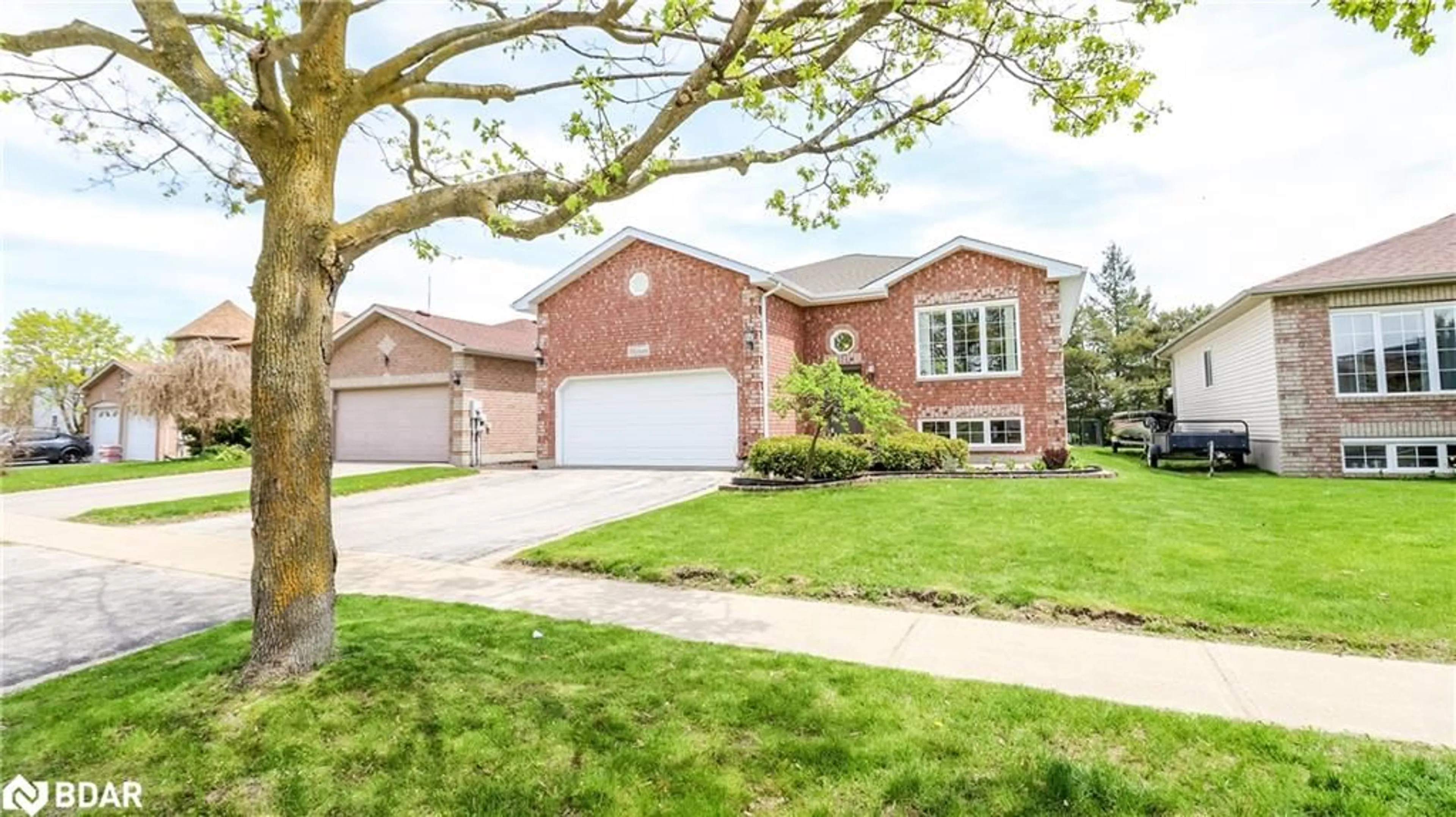 Home with brick exterior material, street for 13 O'shaughnessy Cres, Barrie Ontario L4N 7M1