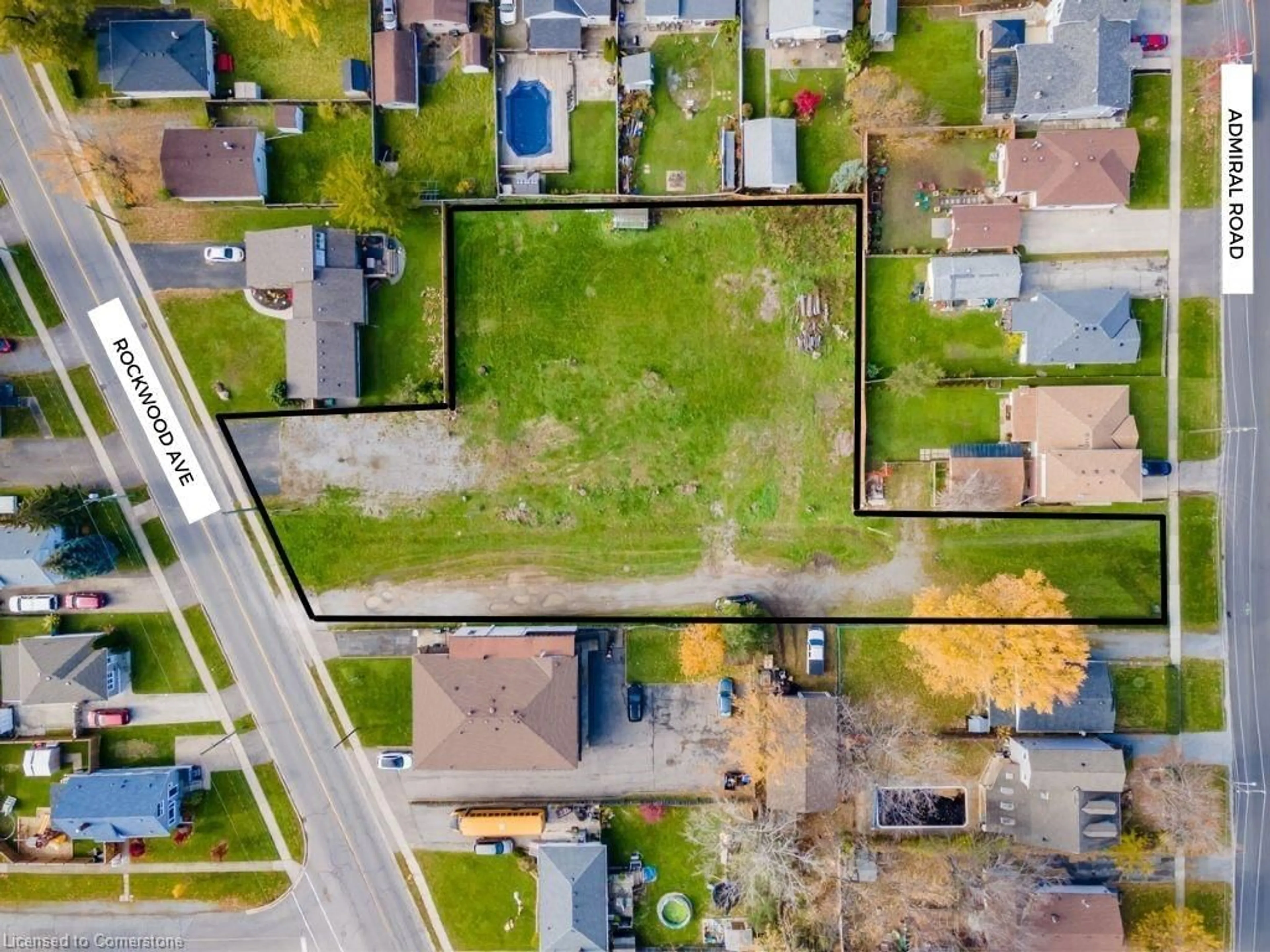 A pic from outside/outdoor area/front of a property/back of a property/a pic from drone, street for 33 Rockwood Ave Ave, St. Catharines Ontario L2P 1E6