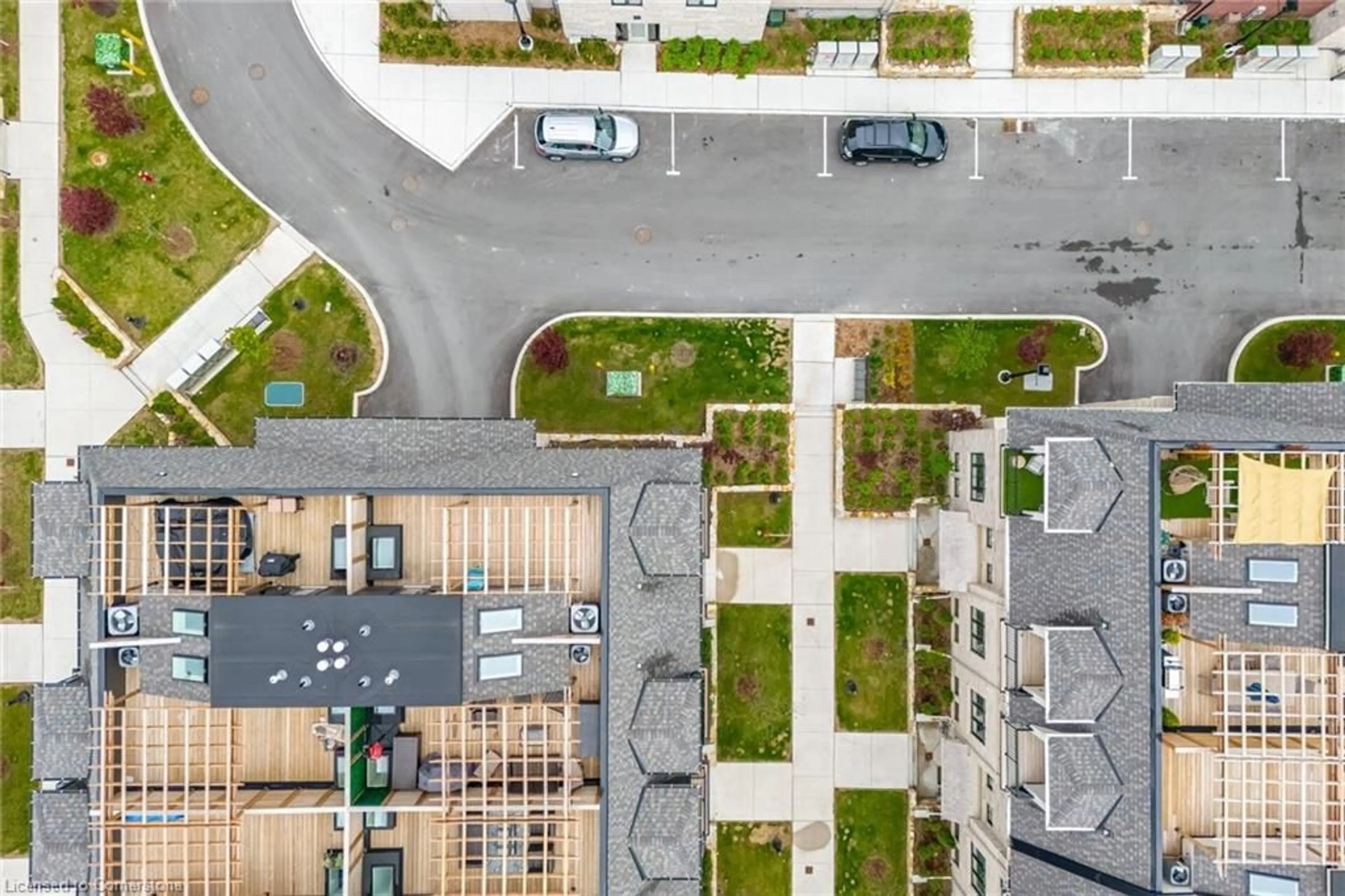 A pic from outside/outdoor area/front of a property/back of a property/a pic from drone, street for 50 Lunar Cres, Mississauga Ontario L5M 2R4