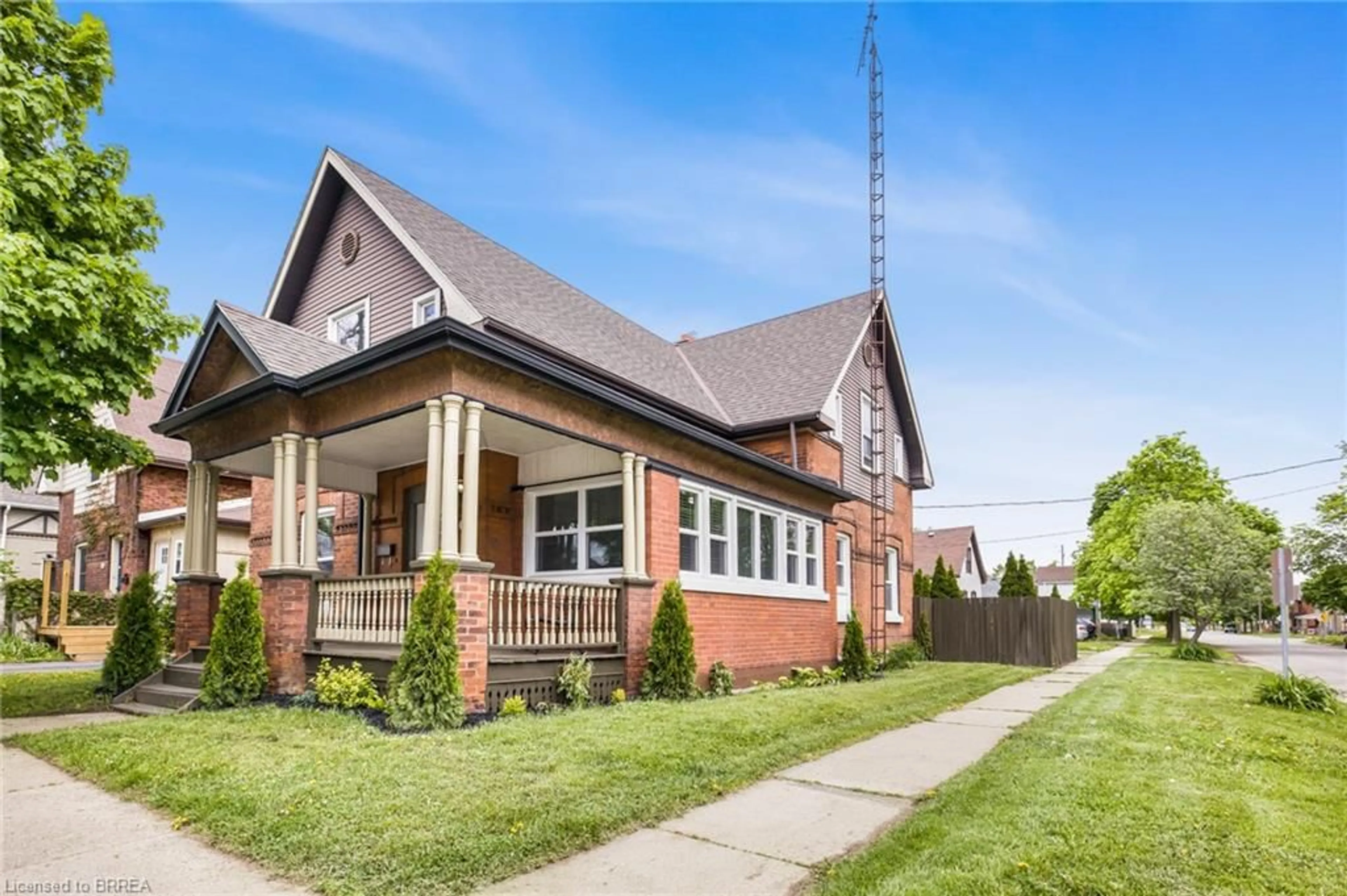 Home with brick exterior material, street for 209 Murray St, Brantford Ontario N3S 5R8