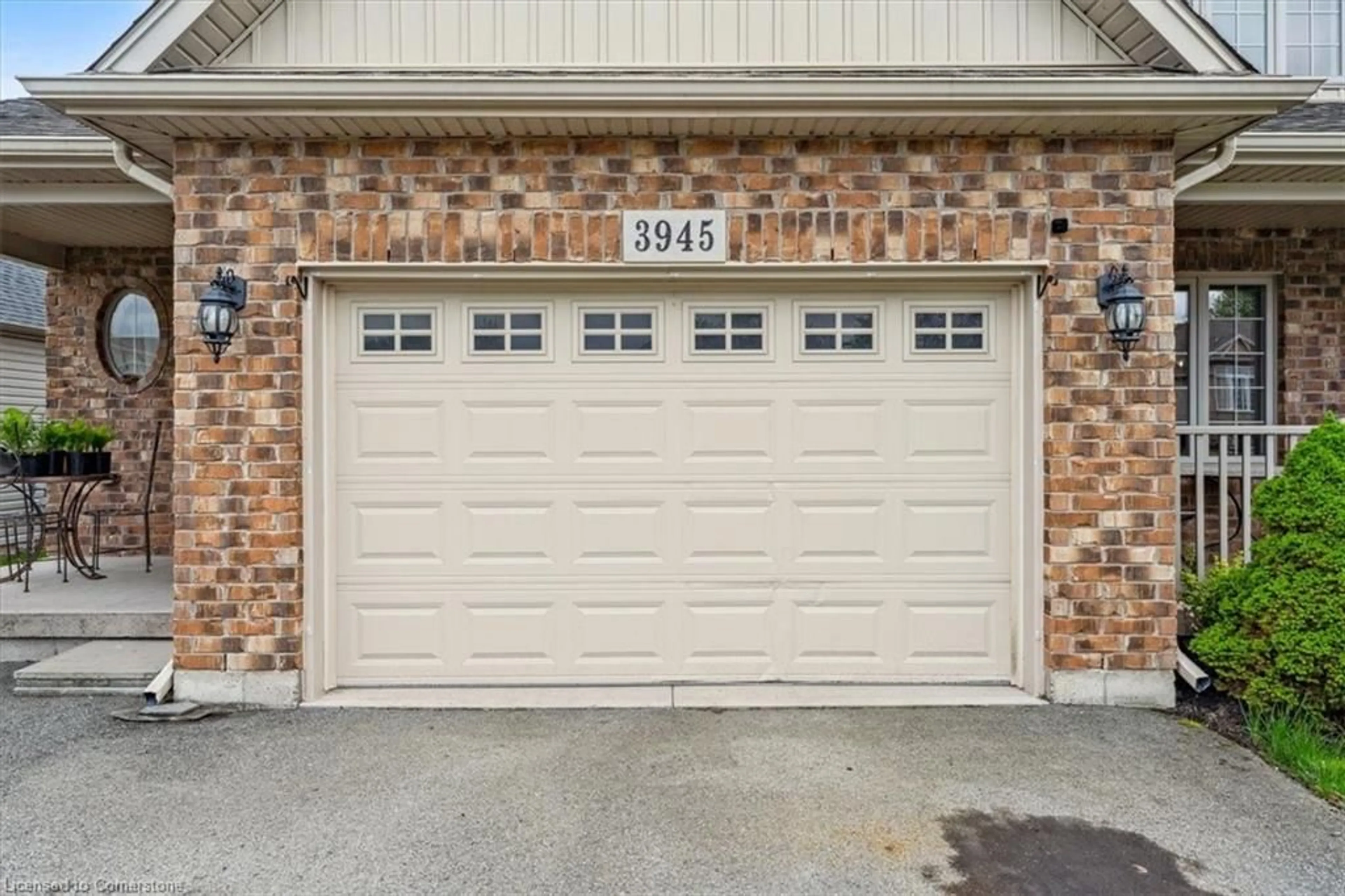 Indoor garage for 3945 Village Creek Dr, Stevensville Ontario L0S 1S0