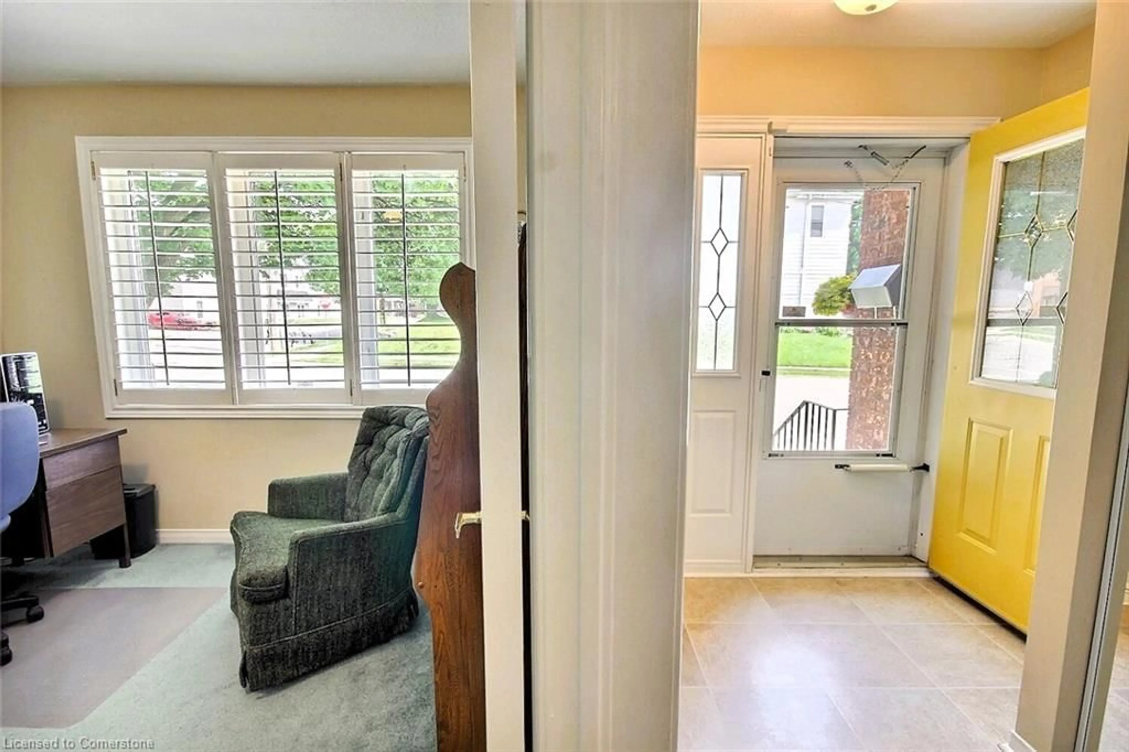 Indoor entryway for 246 Dolph St, Cambridge Ontario N3H 5P1