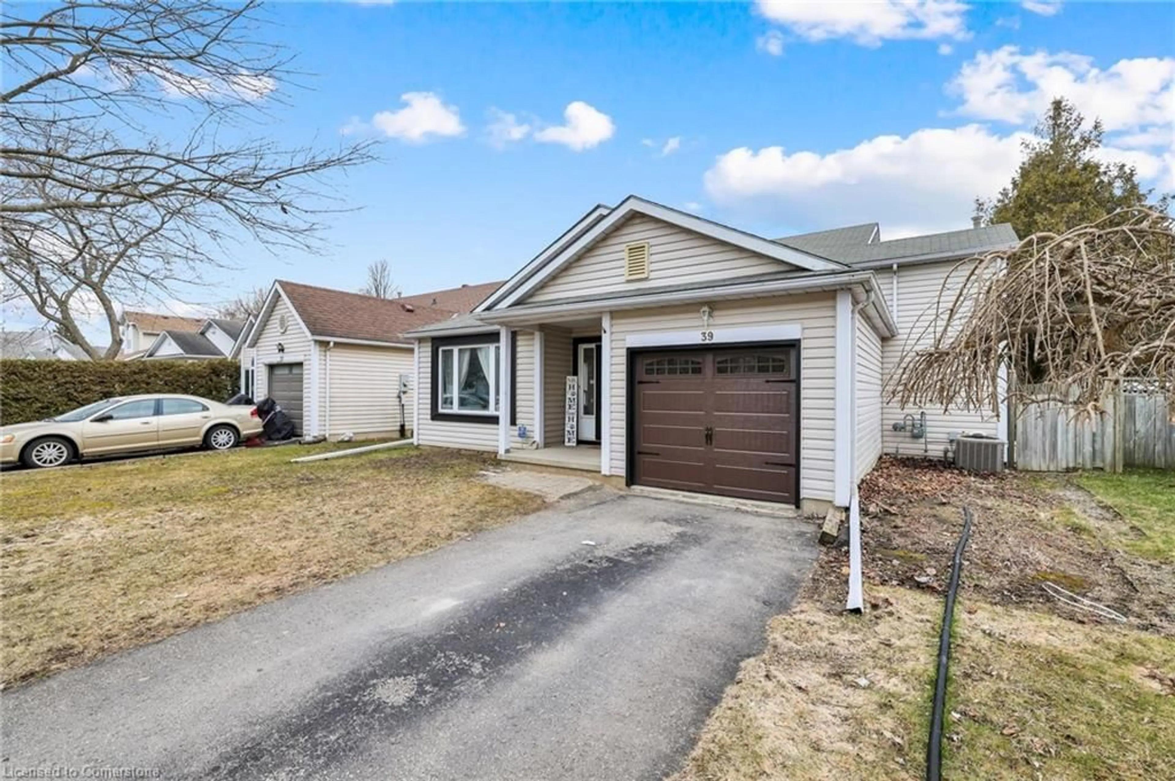 Home with vinyl exterior material, street for 39 Leslie Ave, Port Dover Ontario N0A 1N4