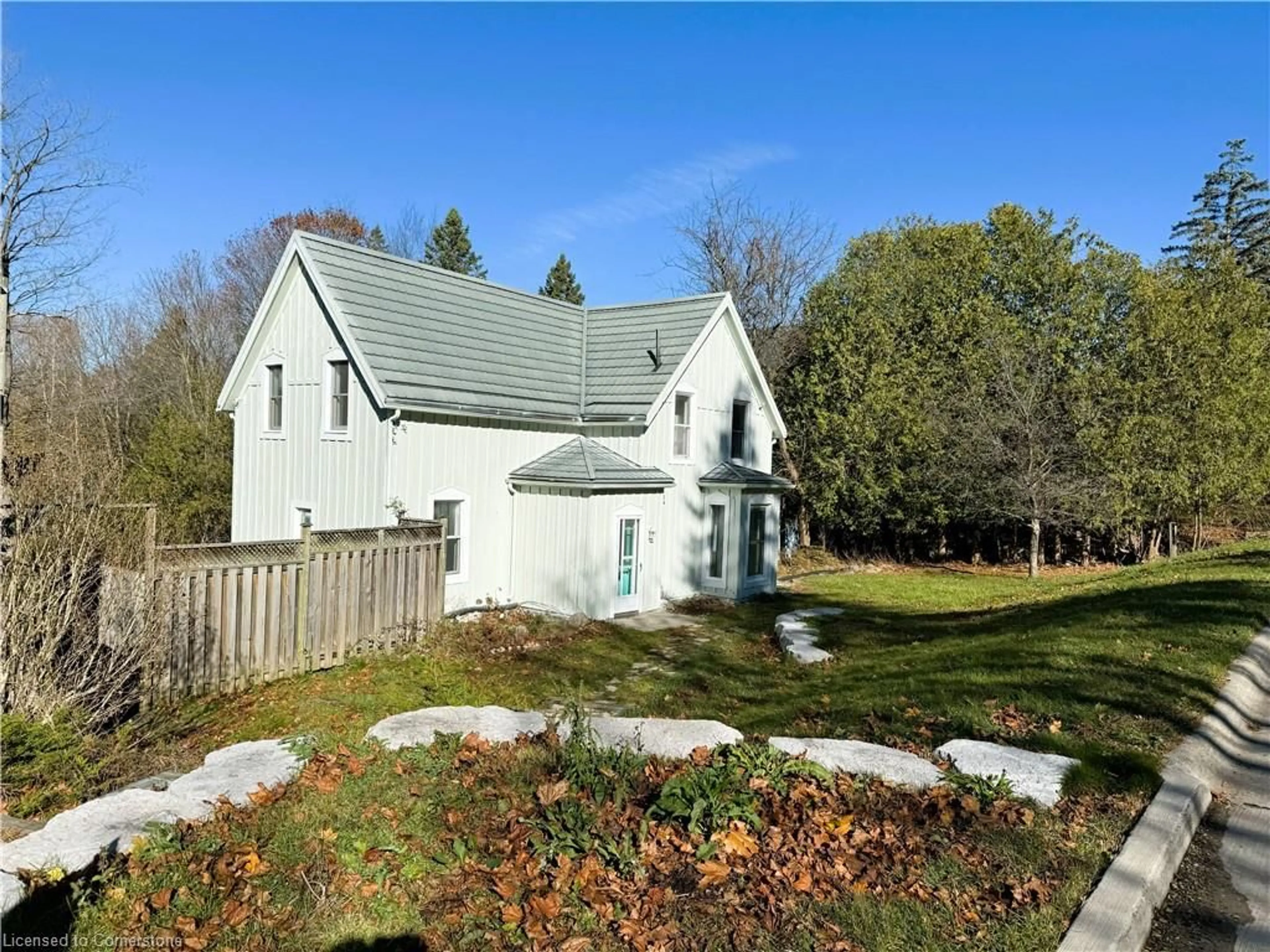 A pic from outside/outdoor area/front of a property/back of a property/a pic from drone, street for 180 Carroll St, Rockwood Ontario N0B 2K0