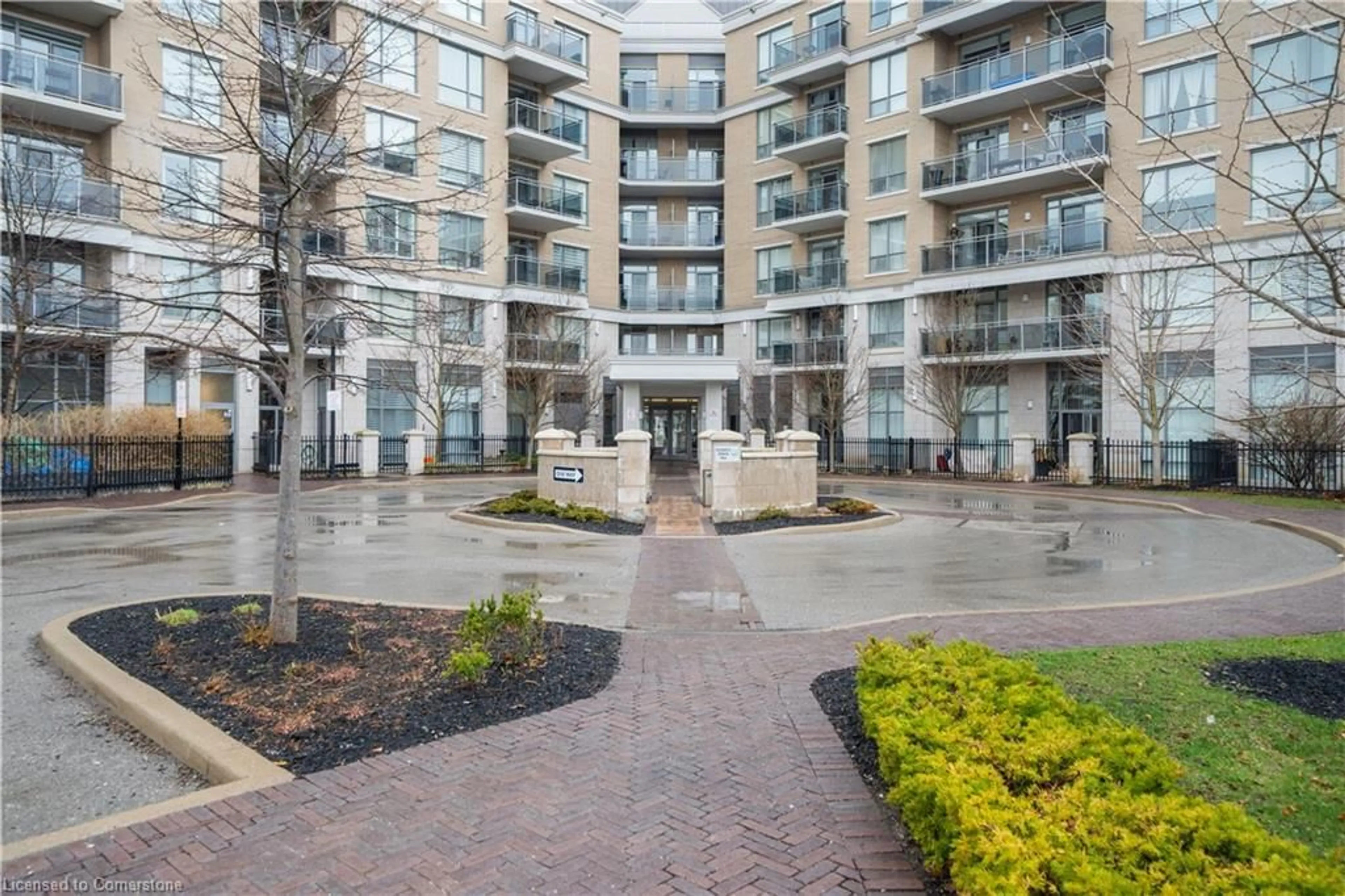Patio, unknown for 111 Civic Square Gate #619, Aurora Ontario L4G 0S6