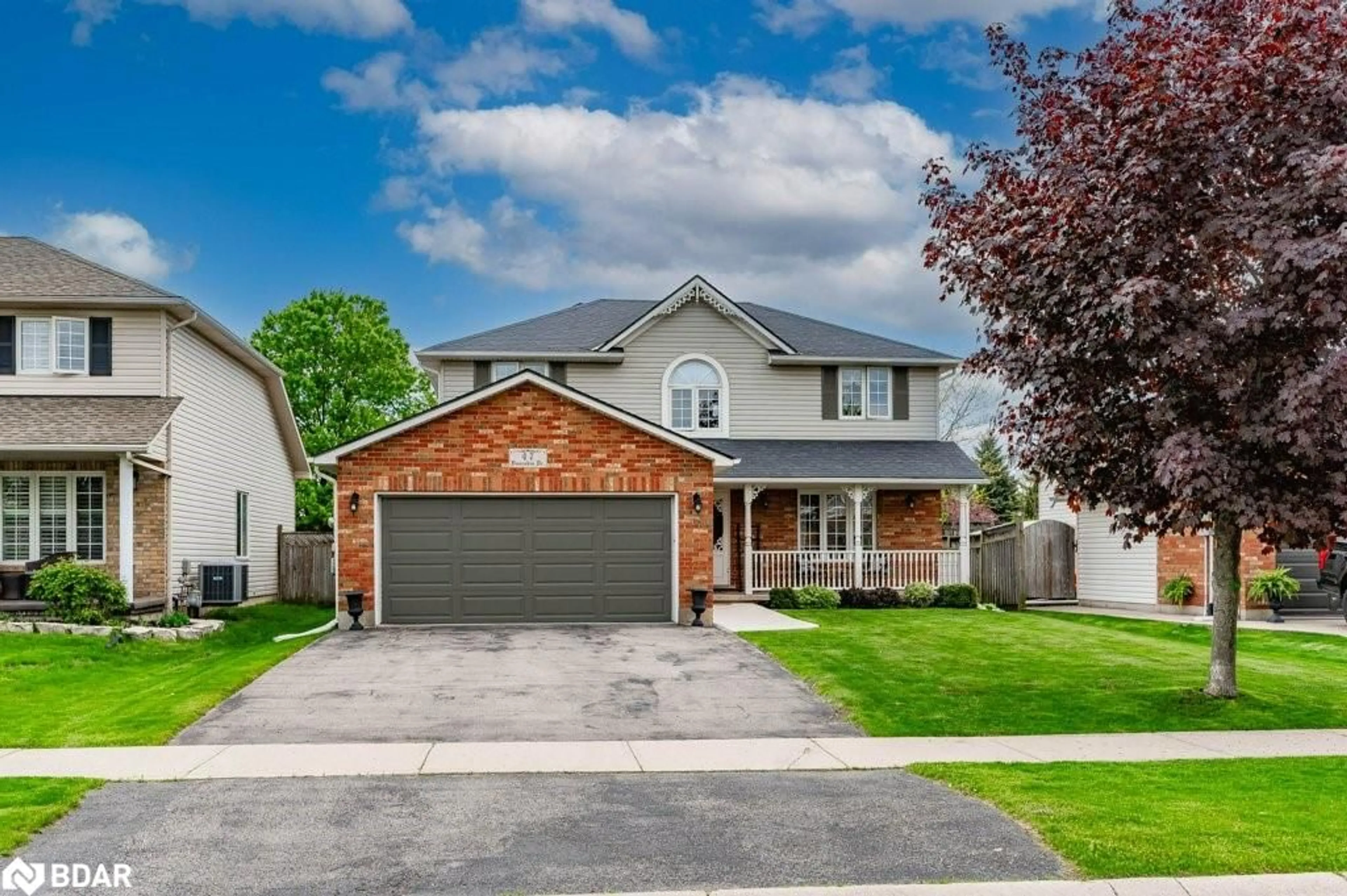 Home with vinyl exterior material, street for 47 Dunrobin Dr, Haldimand Ontario N3W 2N7