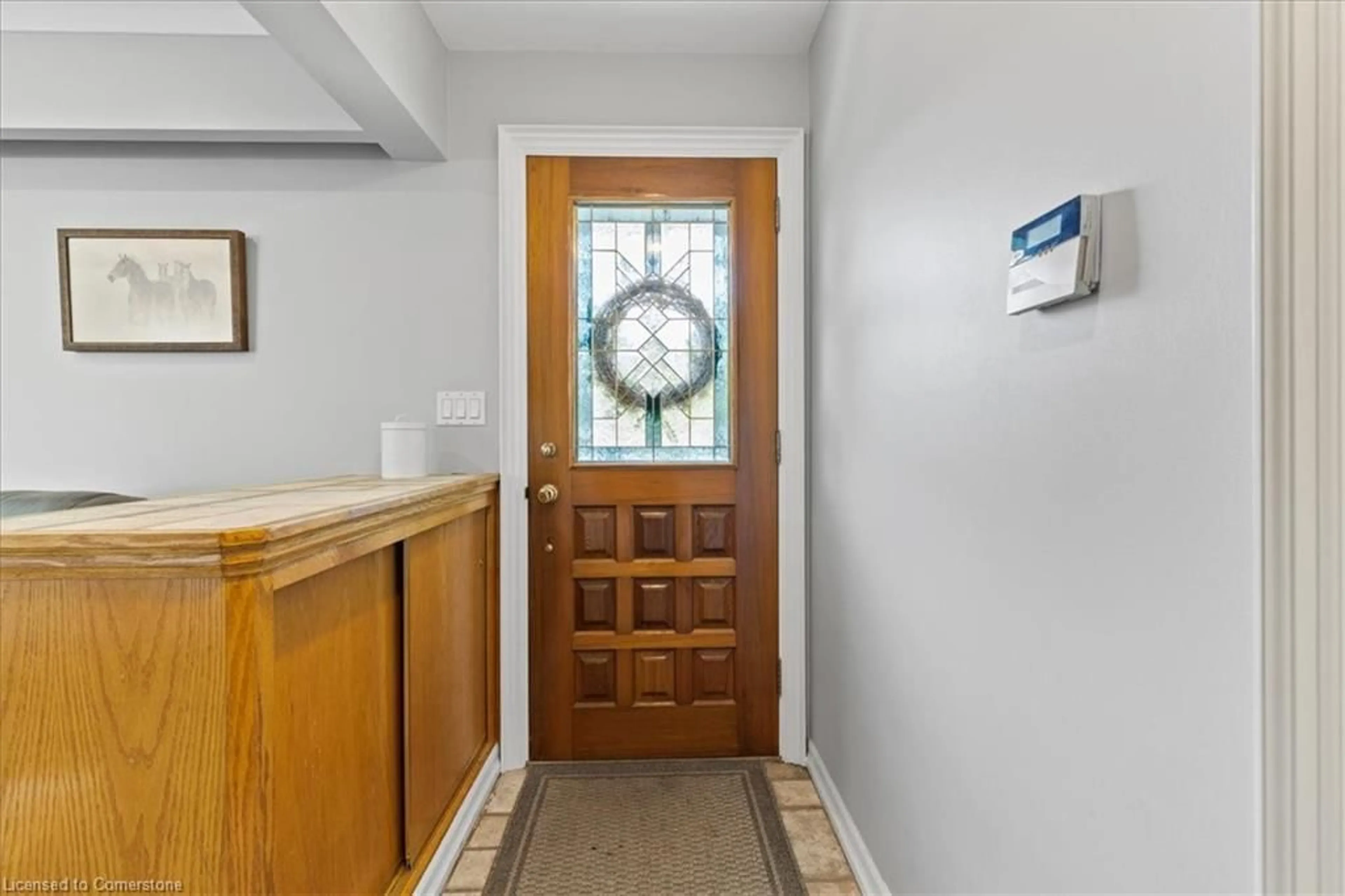Indoor foyer for 11720 Guelph Line, Milton Ontario L0P 1B0