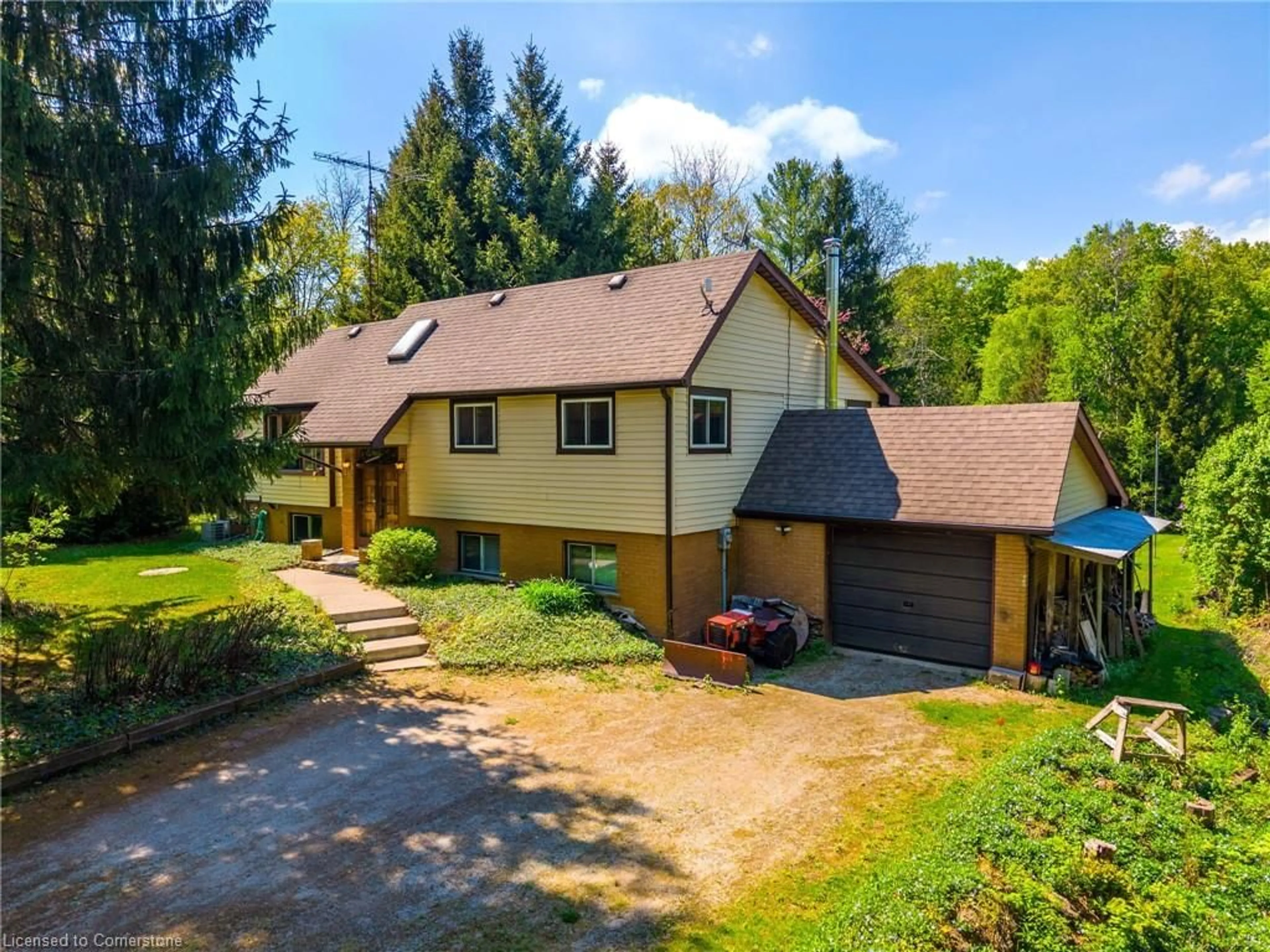 A pic from outside/outdoor area/front of a property/back of a property/a pic from drone, street for 1215 Derry Rd, Campbellville Ontario L0P 1B0