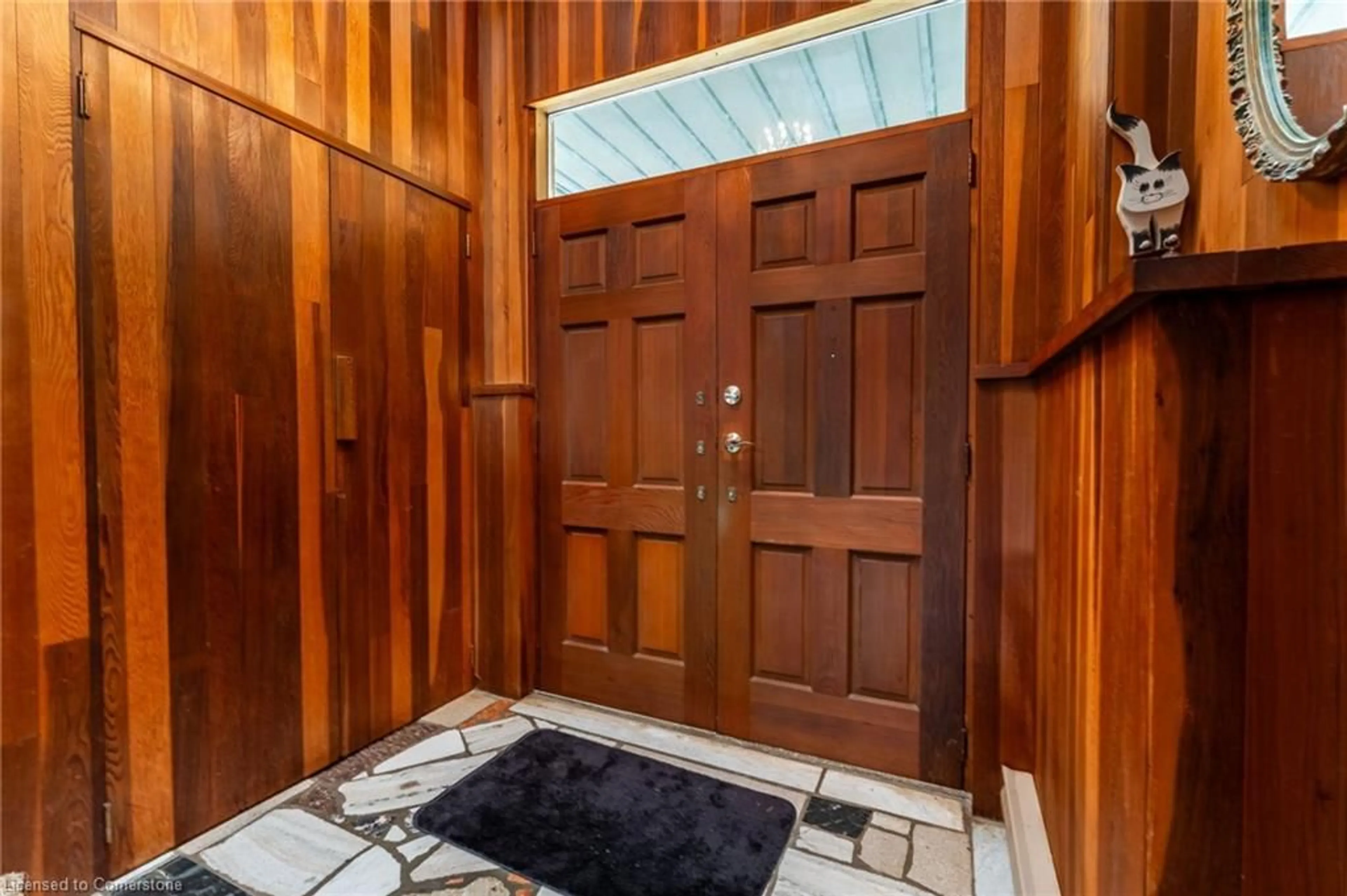Indoor foyer for 1215 Derry Rd, Campbellville Ontario L0P 1B0