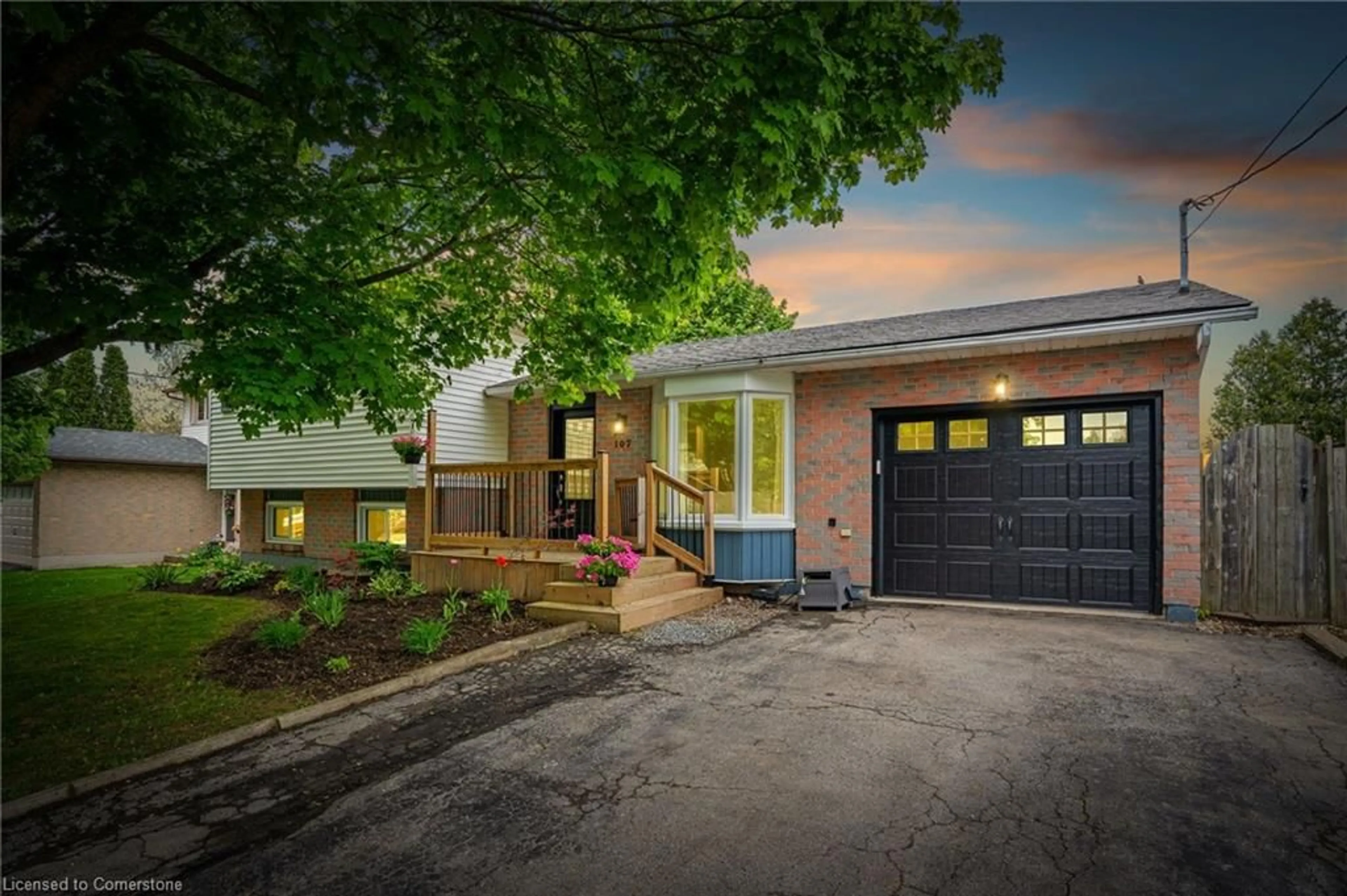 Unknown for 107 Ross St, Caledonia Ontario N3W 1A3
