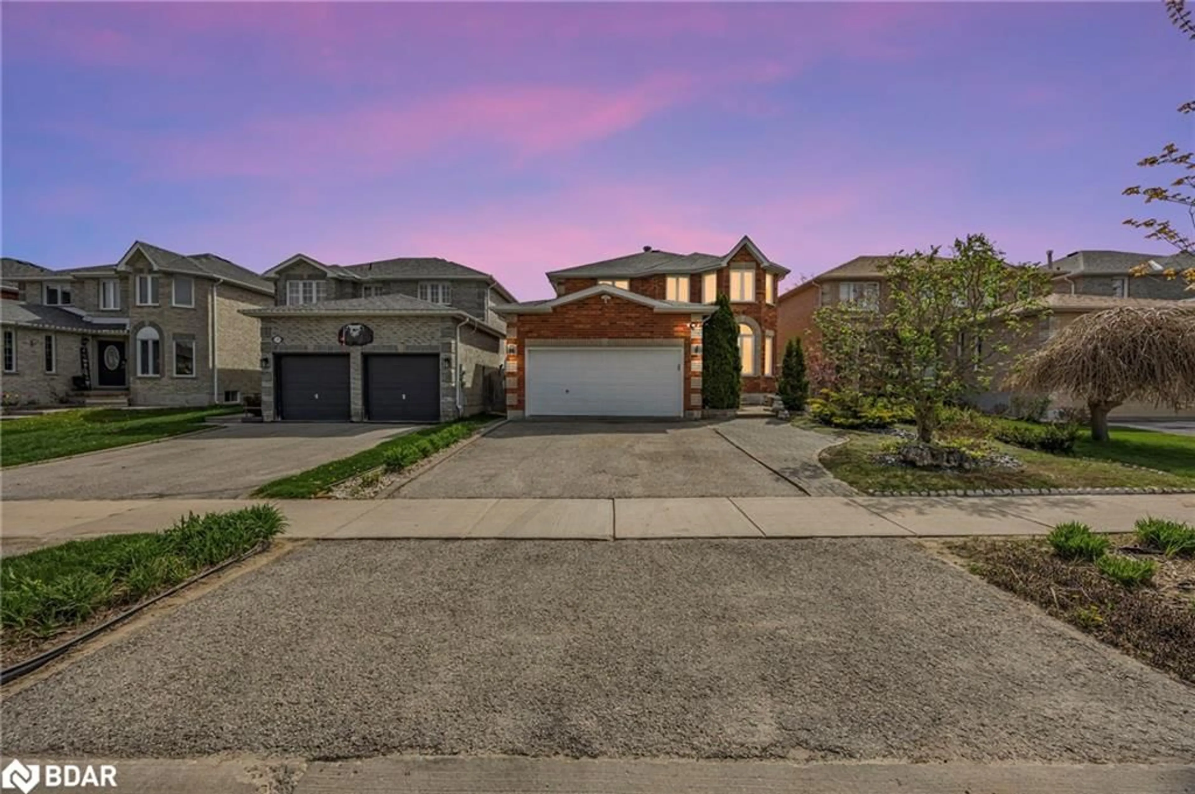 A pic from outside/outdoor area/front of a property/back of a property/a pic from drone, street for 15 Black Willow Dr, Barrie Ontario L4N 9M2