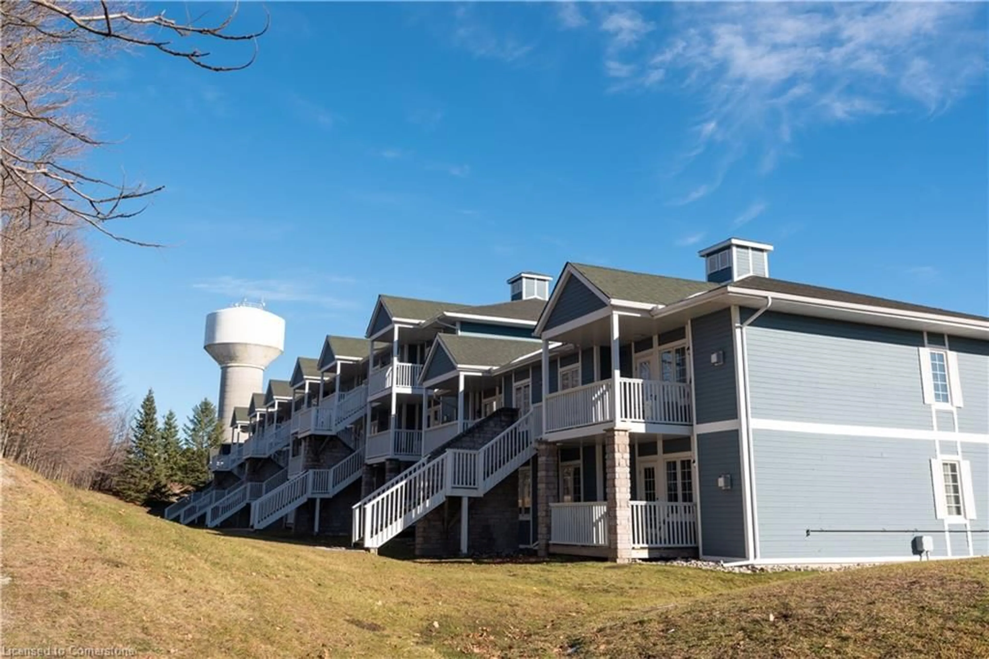 A pic from outside/outdoor area/front of a property/back of a property/a pic from drone, unknown for 90 Highland Dr Dr #2250, Oro-Medonte Ontario L0L 2L0