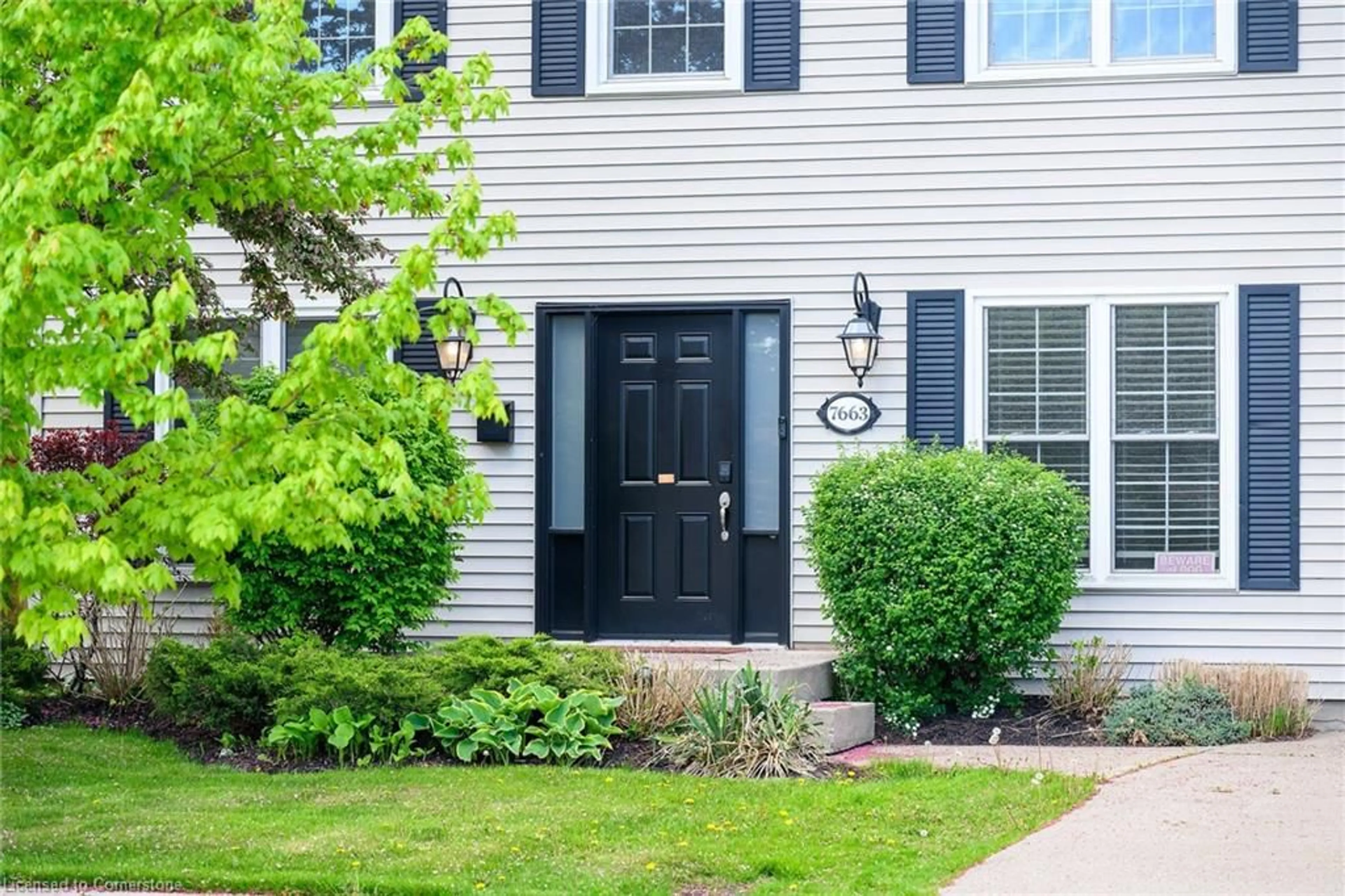Home with vinyl exterior material, street for 7663 Ronnie Cres, Niagara Falls Ontario L2G 7M1