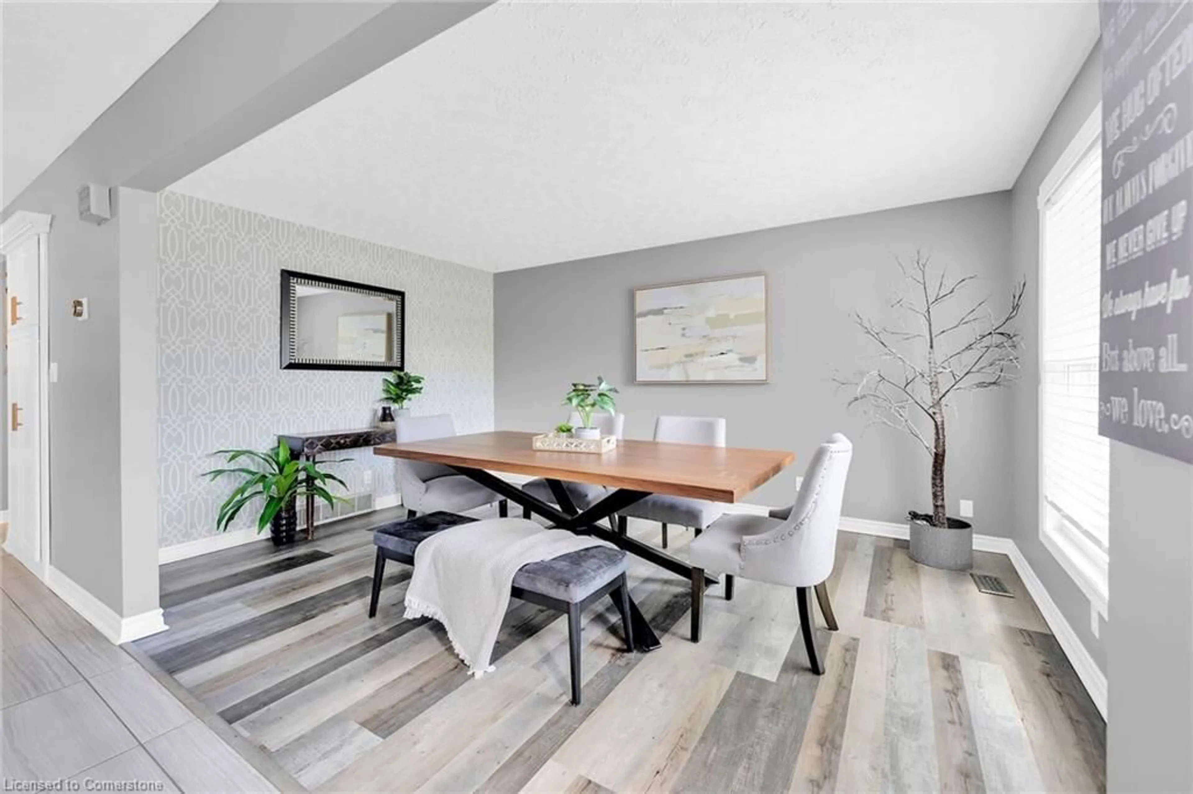 Dining room, wood/laminate floor for 7663 Ronnie Cres, Niagara Falls Ontario L2G 7M1