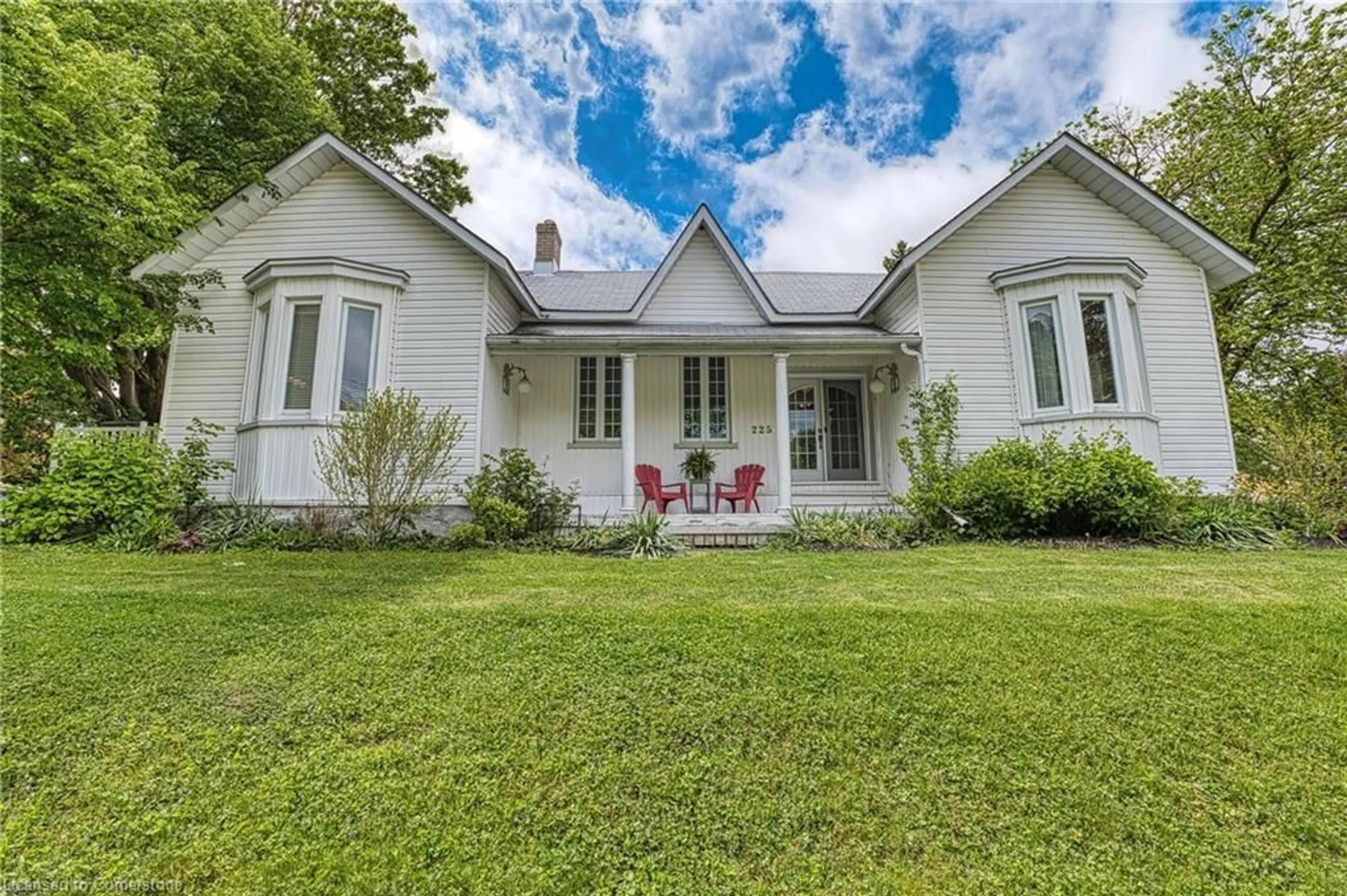 A pic from outside/outdoor area/front of a property/back of a property/a pic from drone, street for 225 Queen St, Palmerston Ontario N0G 2P0