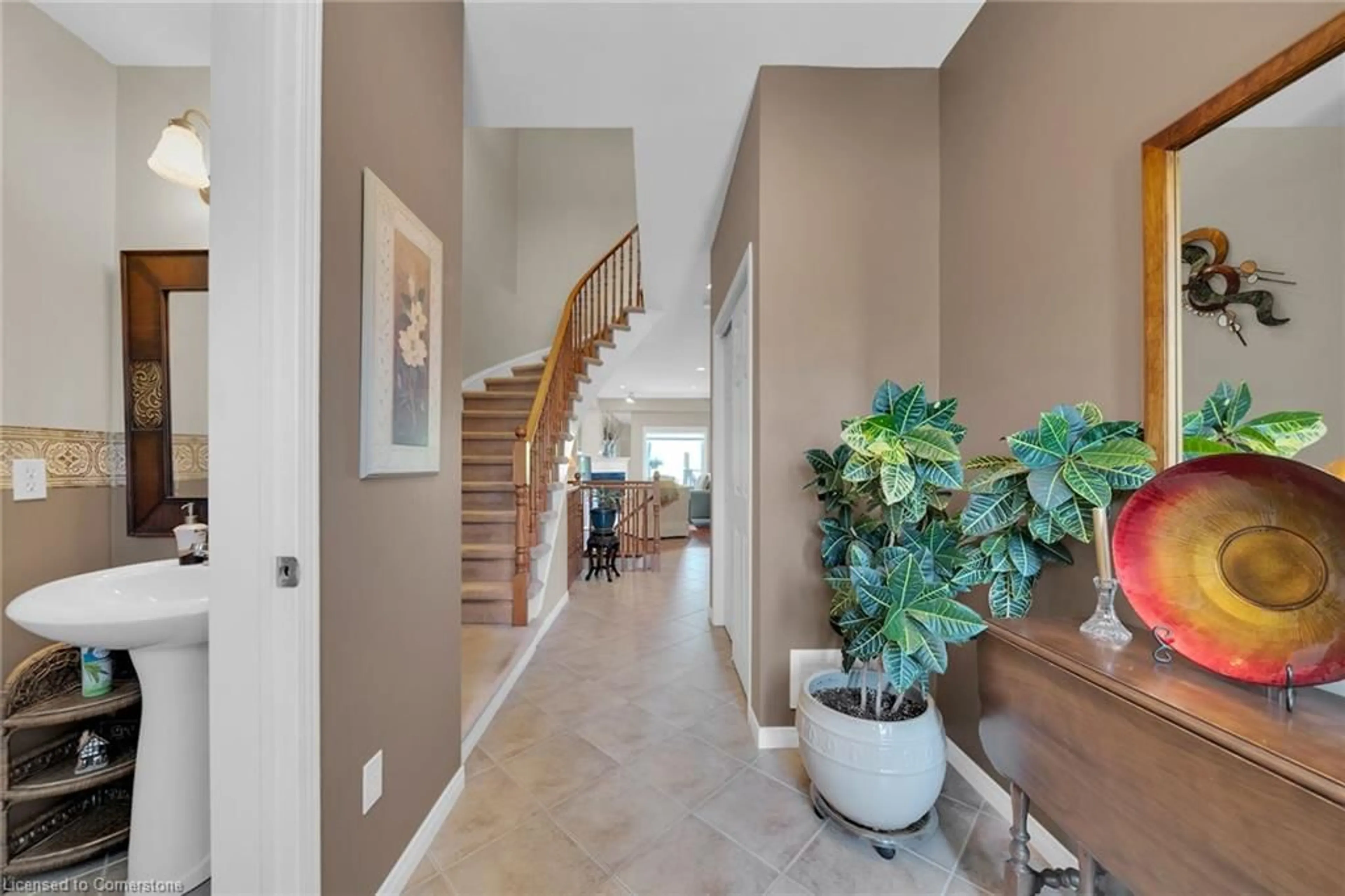 Indoor entryway for 4091 Medland Dr, Burlington Ontario L7M 4Z6