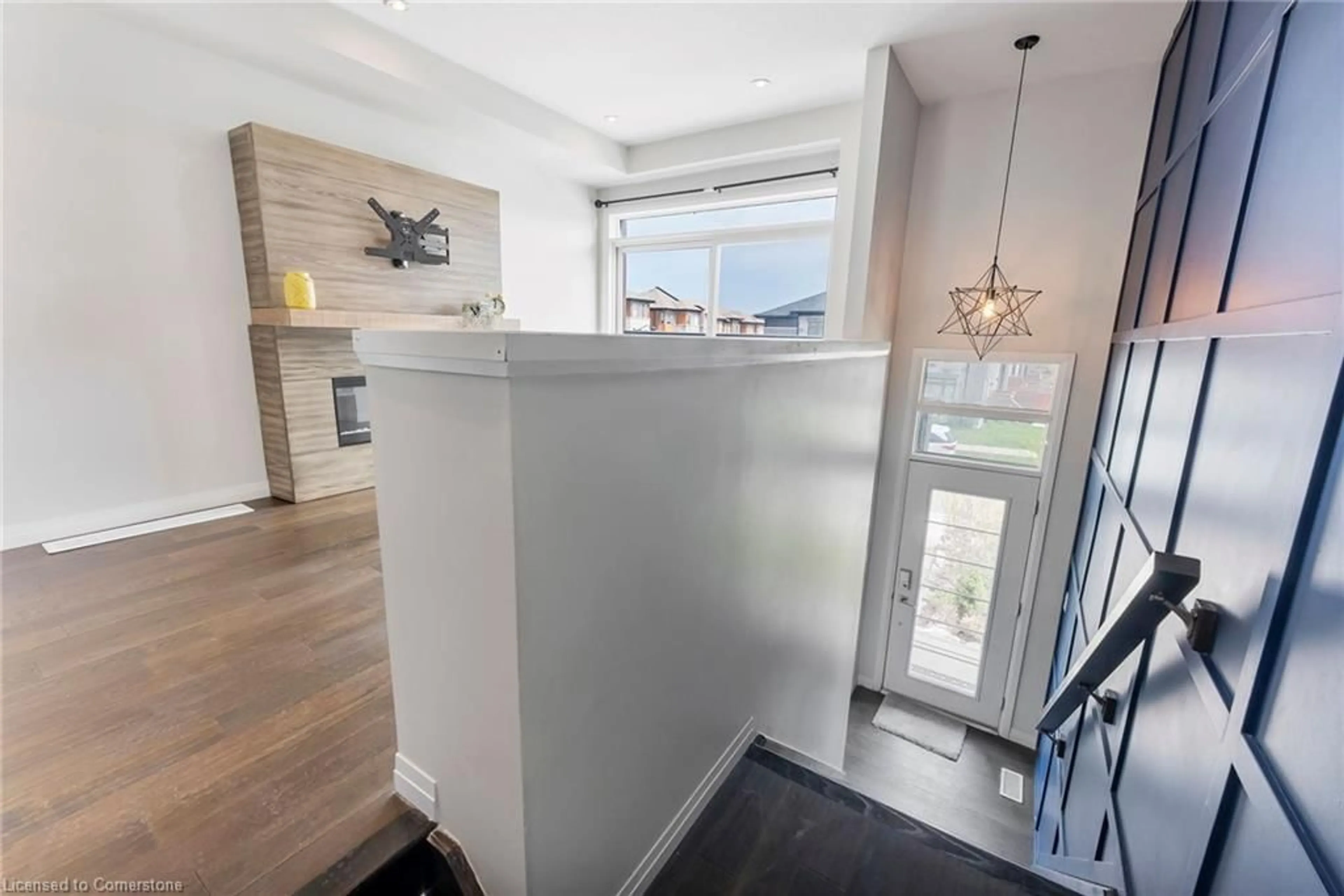 Indoor entryway for 39 Soho St, Hamilton Ontario L8J 0L4