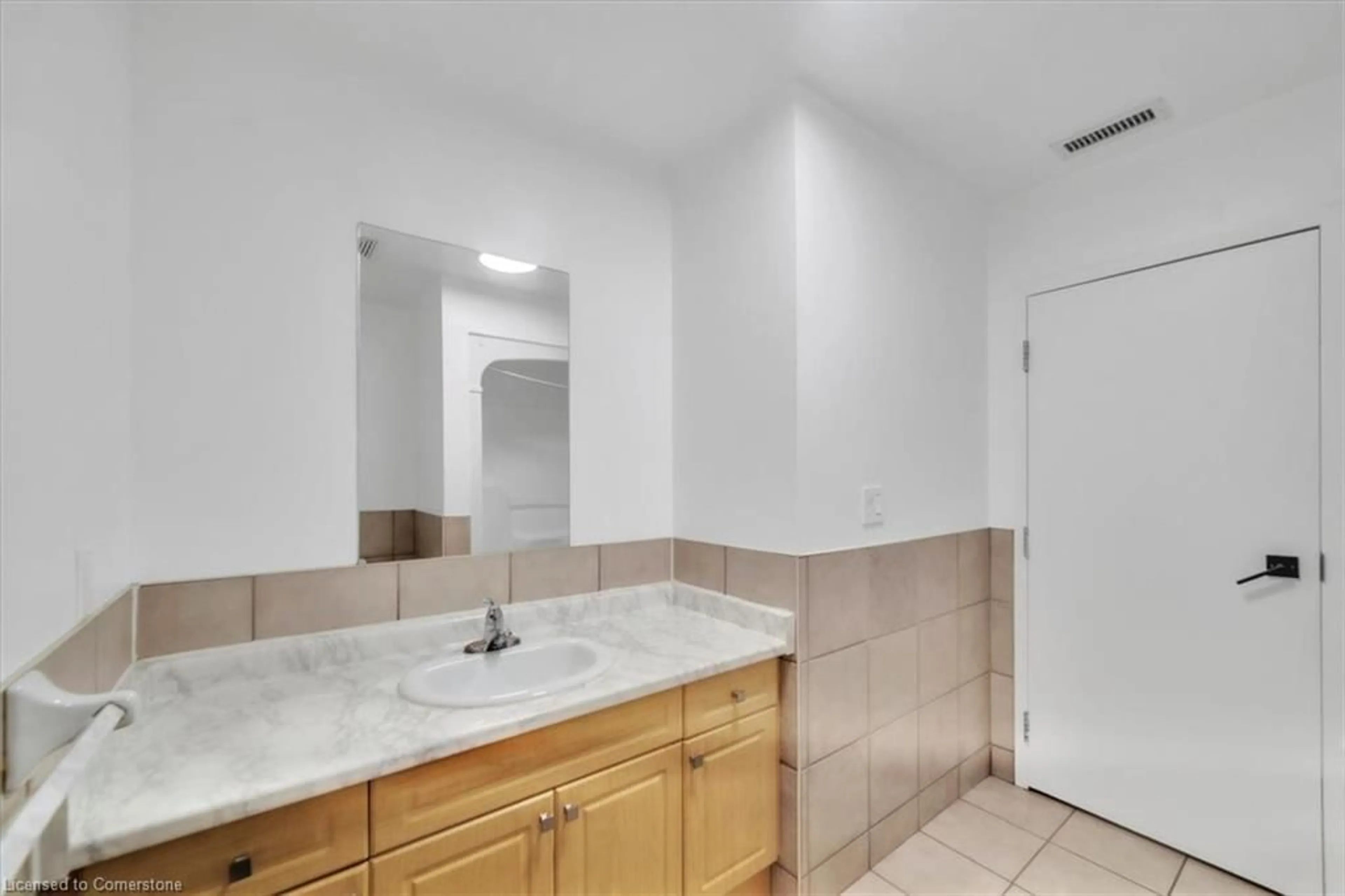 Standard bathroom, ceramic/tile floor for 150 Colborne St St #302, Brantford Ontario N3T 2G6