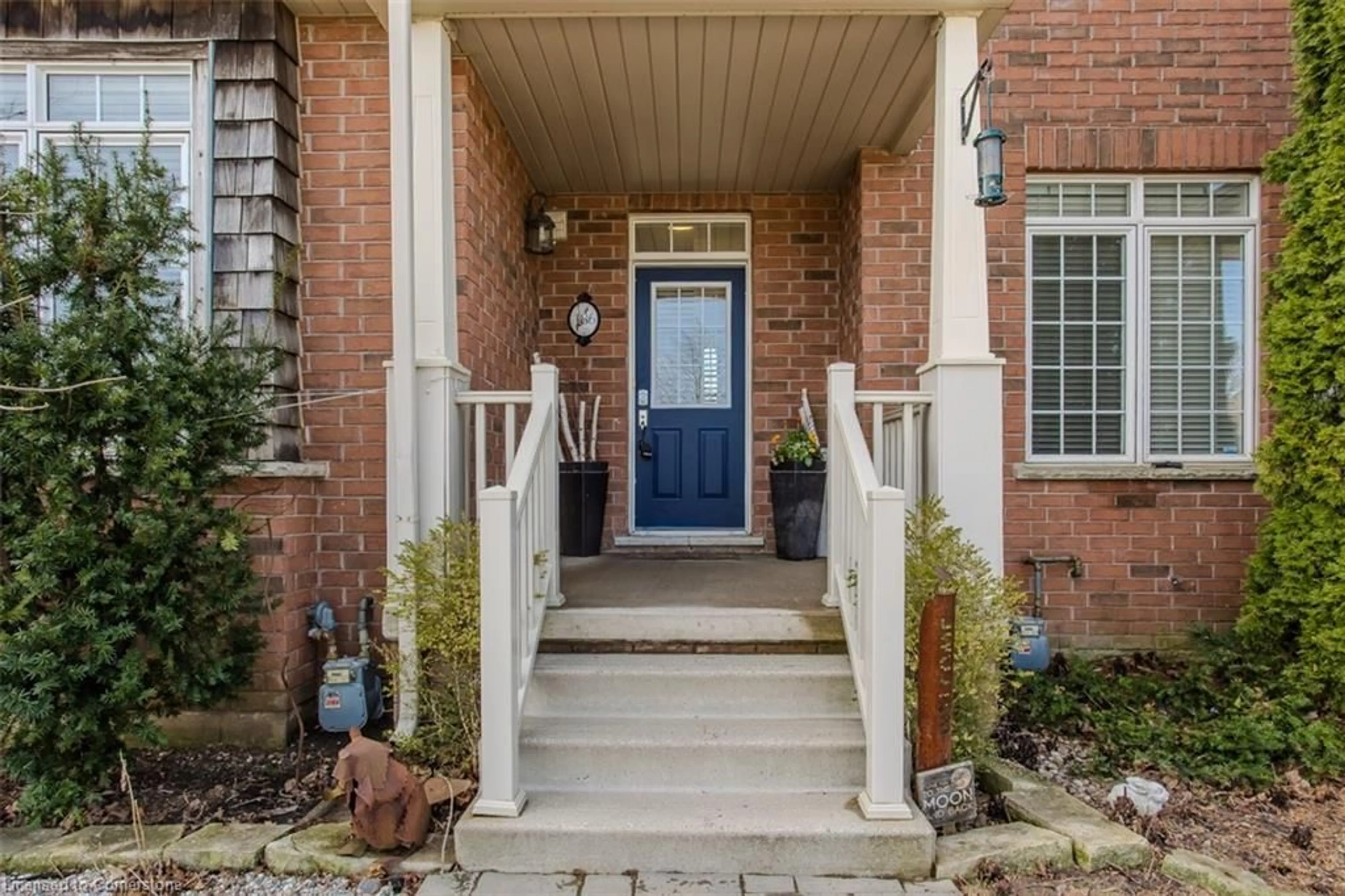 Indoor entryway for 186 Springstead Ave, Stoney Creek Ontario L8E 6C8