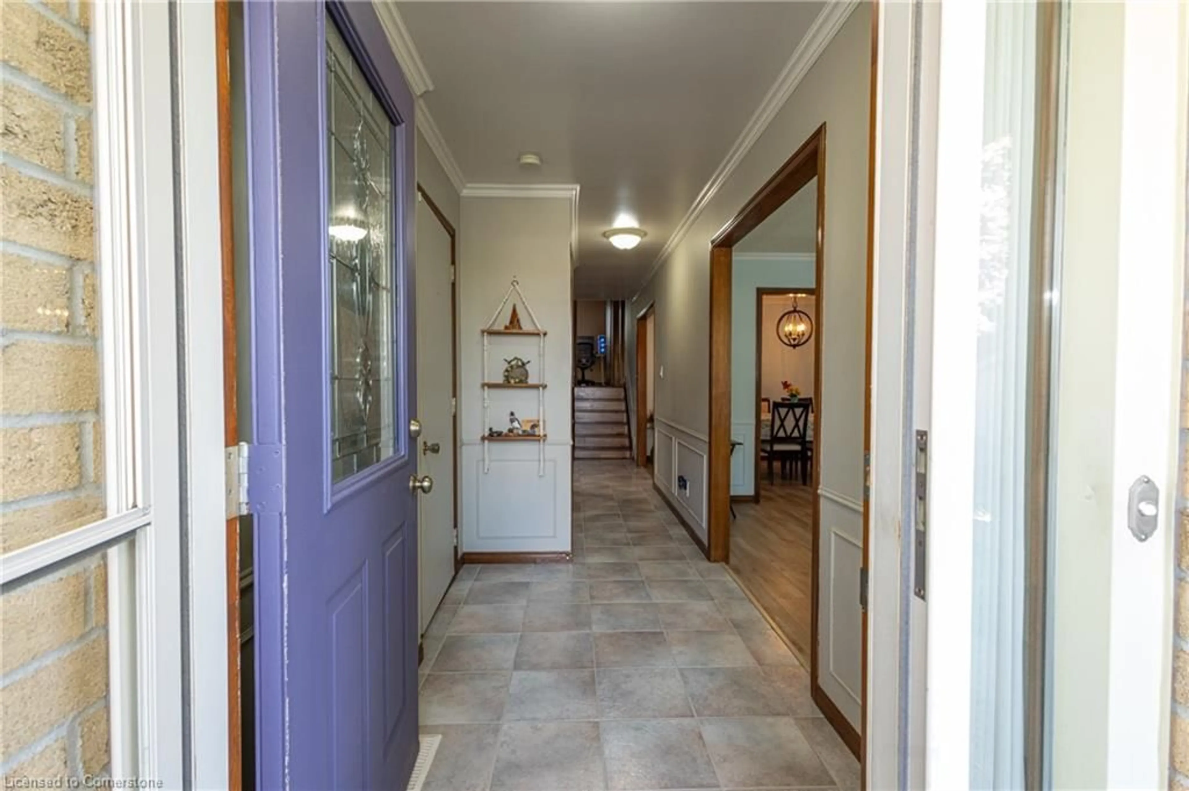 Indoor foyer for 1253 Delphi Rd, London Ontario N5Y 5B3