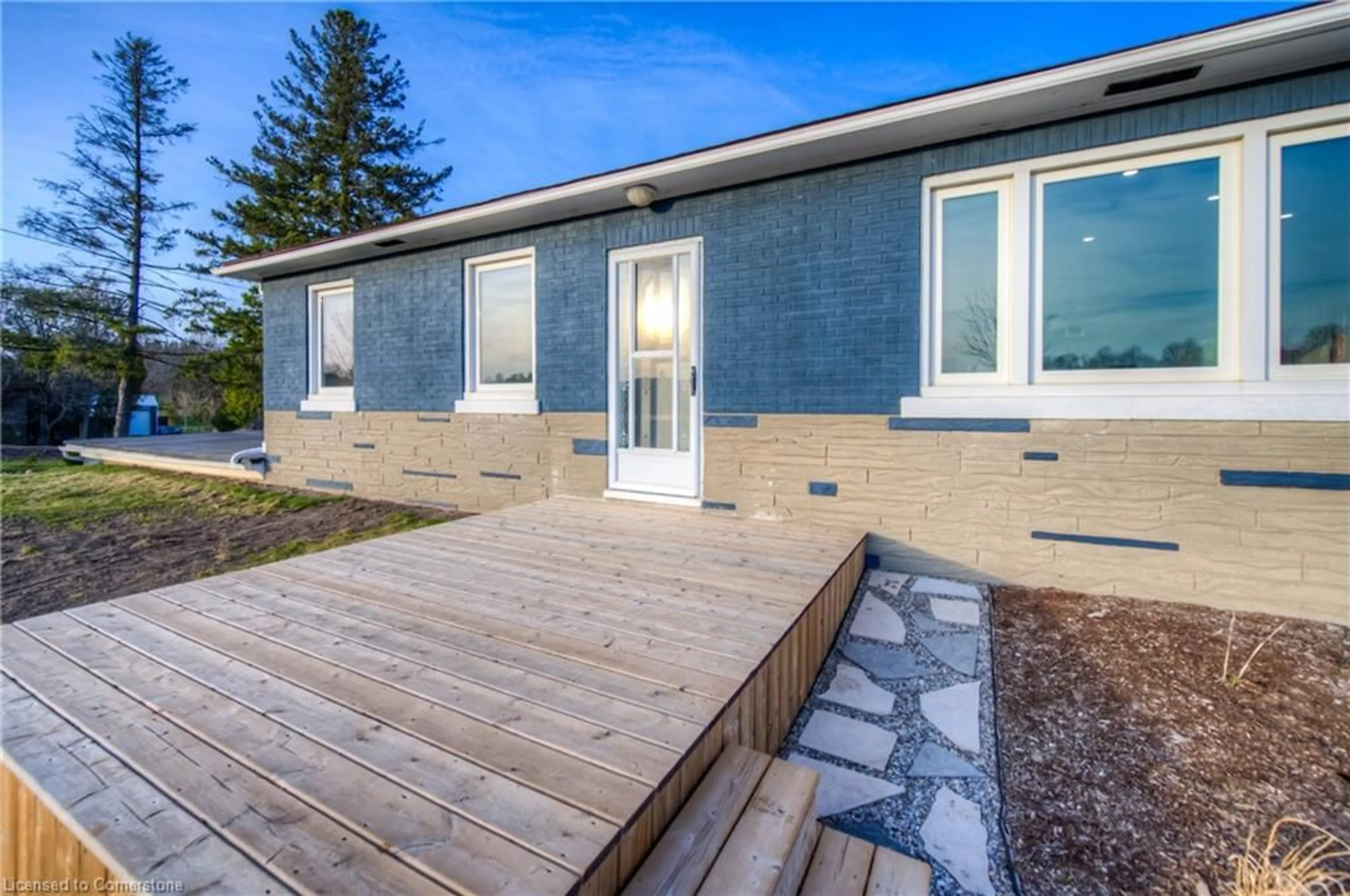 Unknown for 1327 Queen St, New Dundee Ontario N0B 2E0