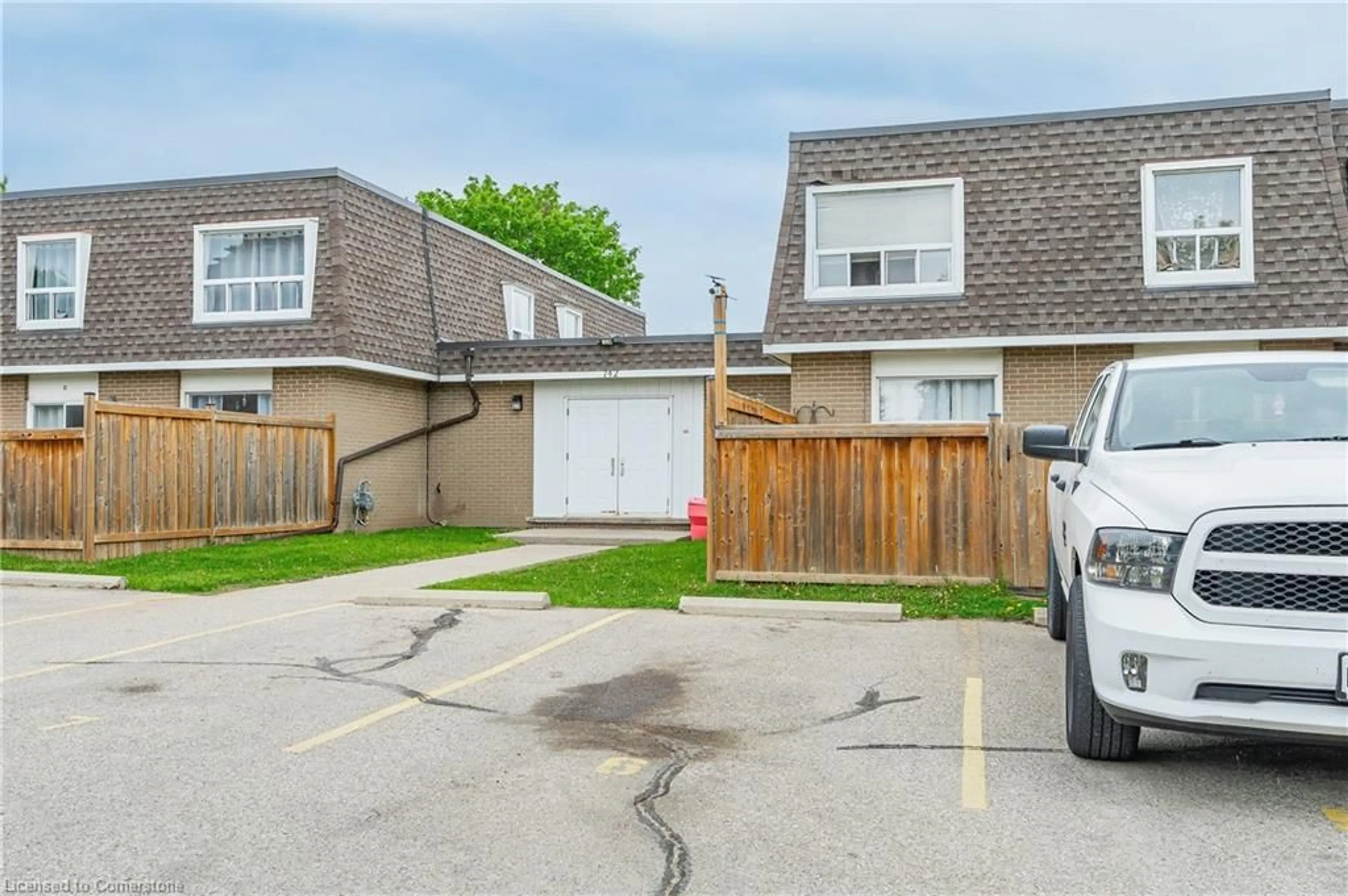 A pic from outside/outdoor area/front of a property/back of a property/a pic from drone, street for 742 Walter St #J, Cambridge Ontario N3H 4P3