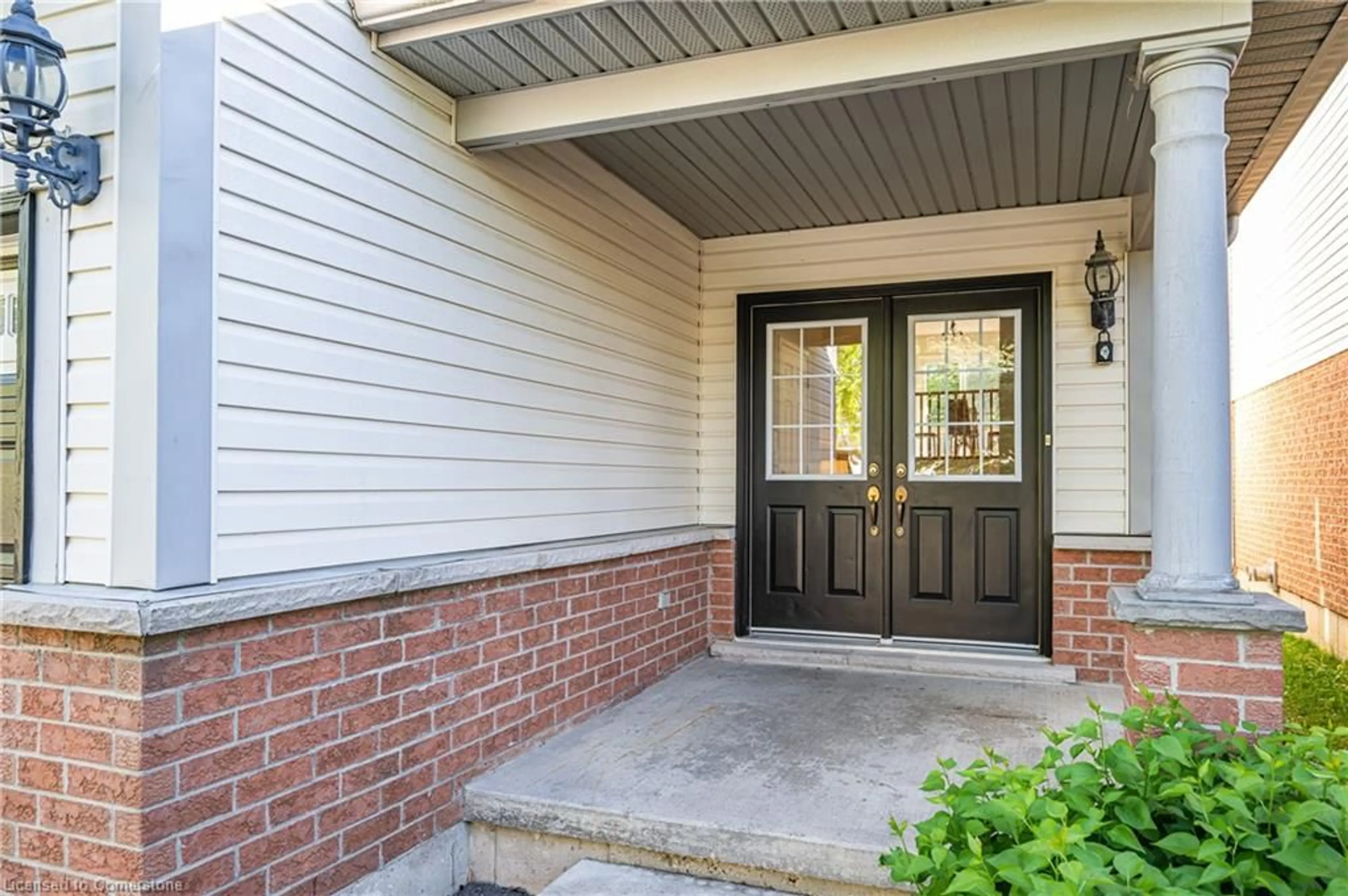 Indoor entryway for 755 Zermatt Dr, Waterloo Ontario N2T 2W8